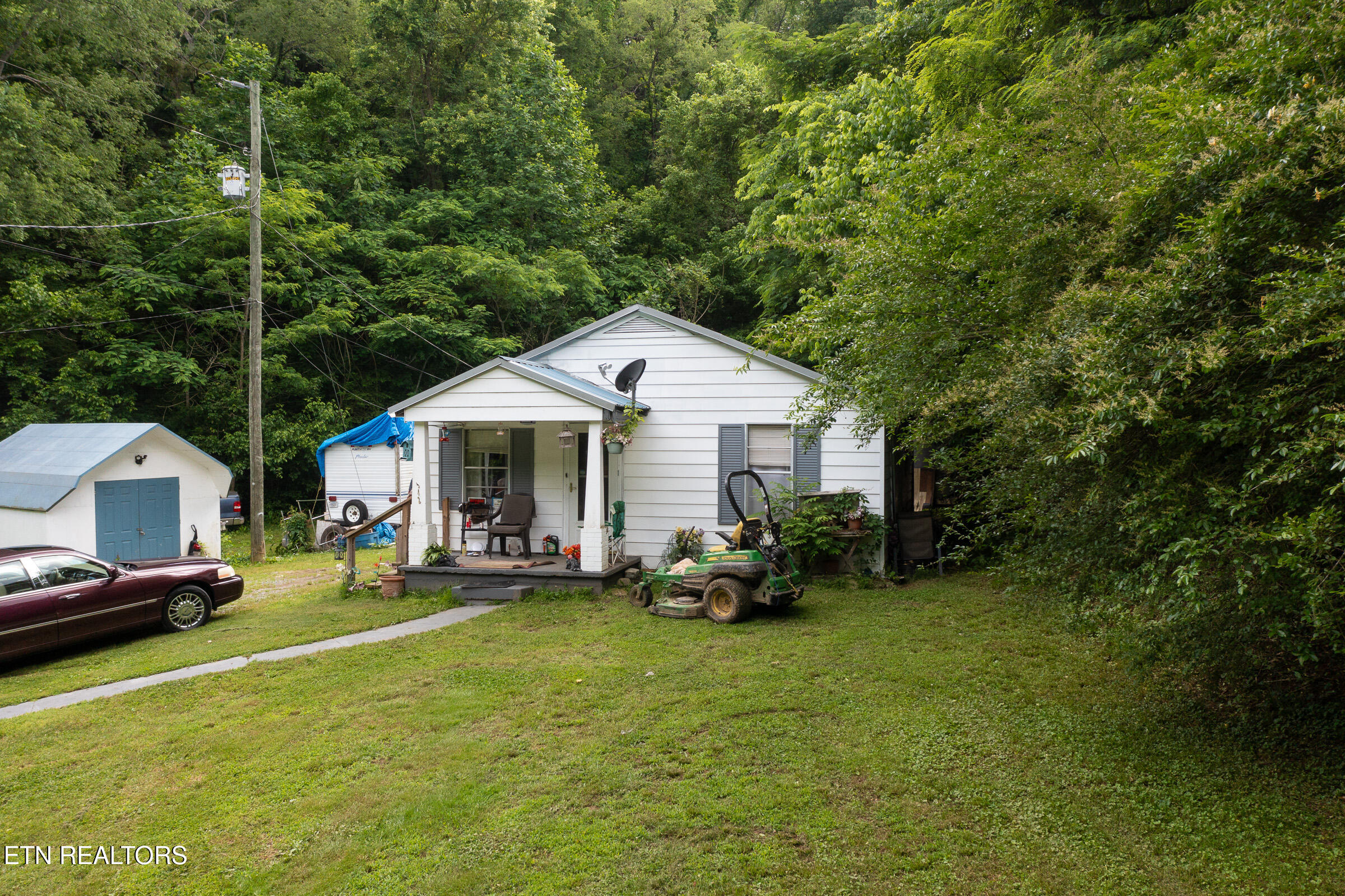542 Lane Hollow Rd Property Photo