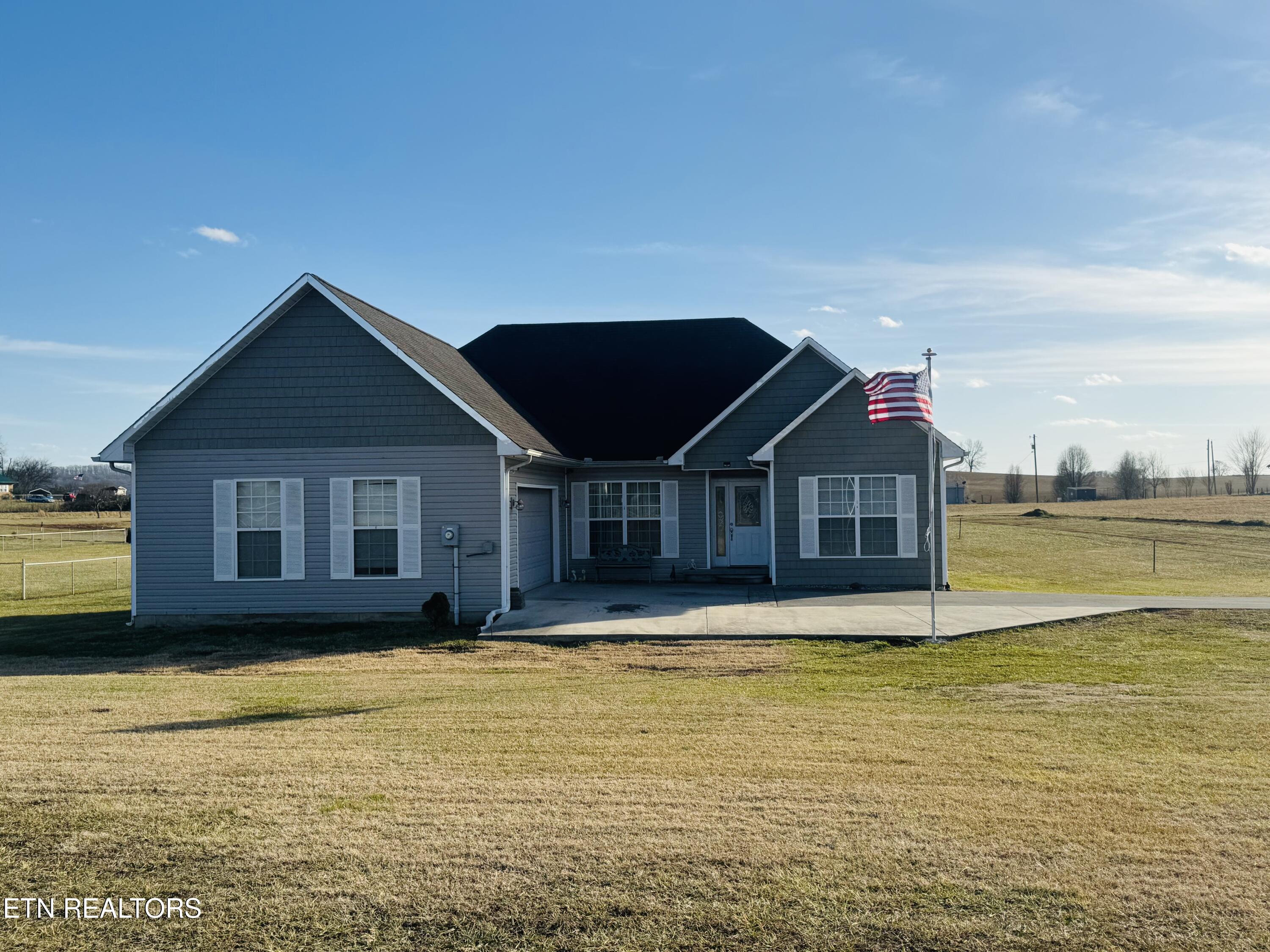 963 Oakland Rd Property Photo