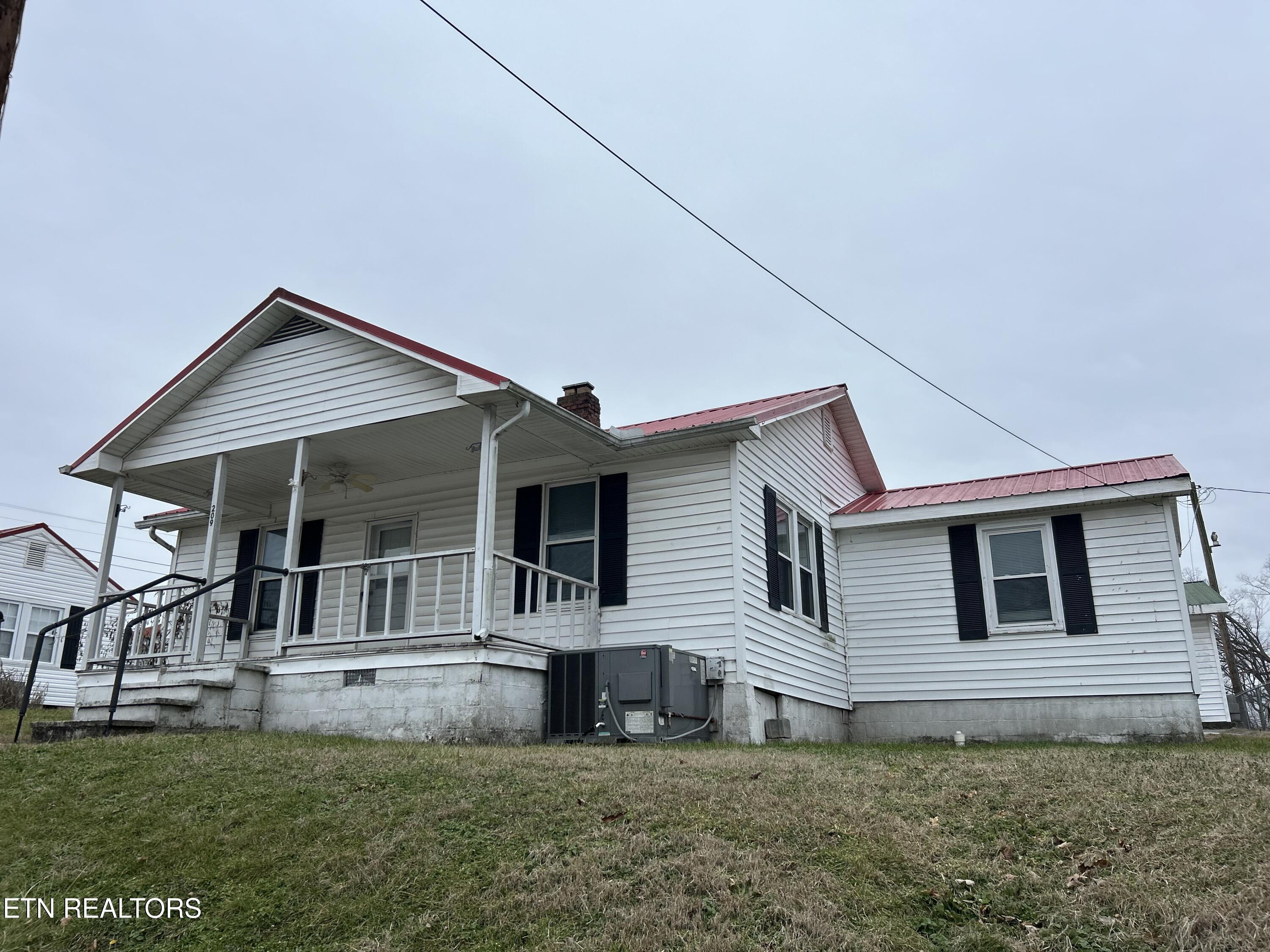 209 W Cumberland St Property Photo