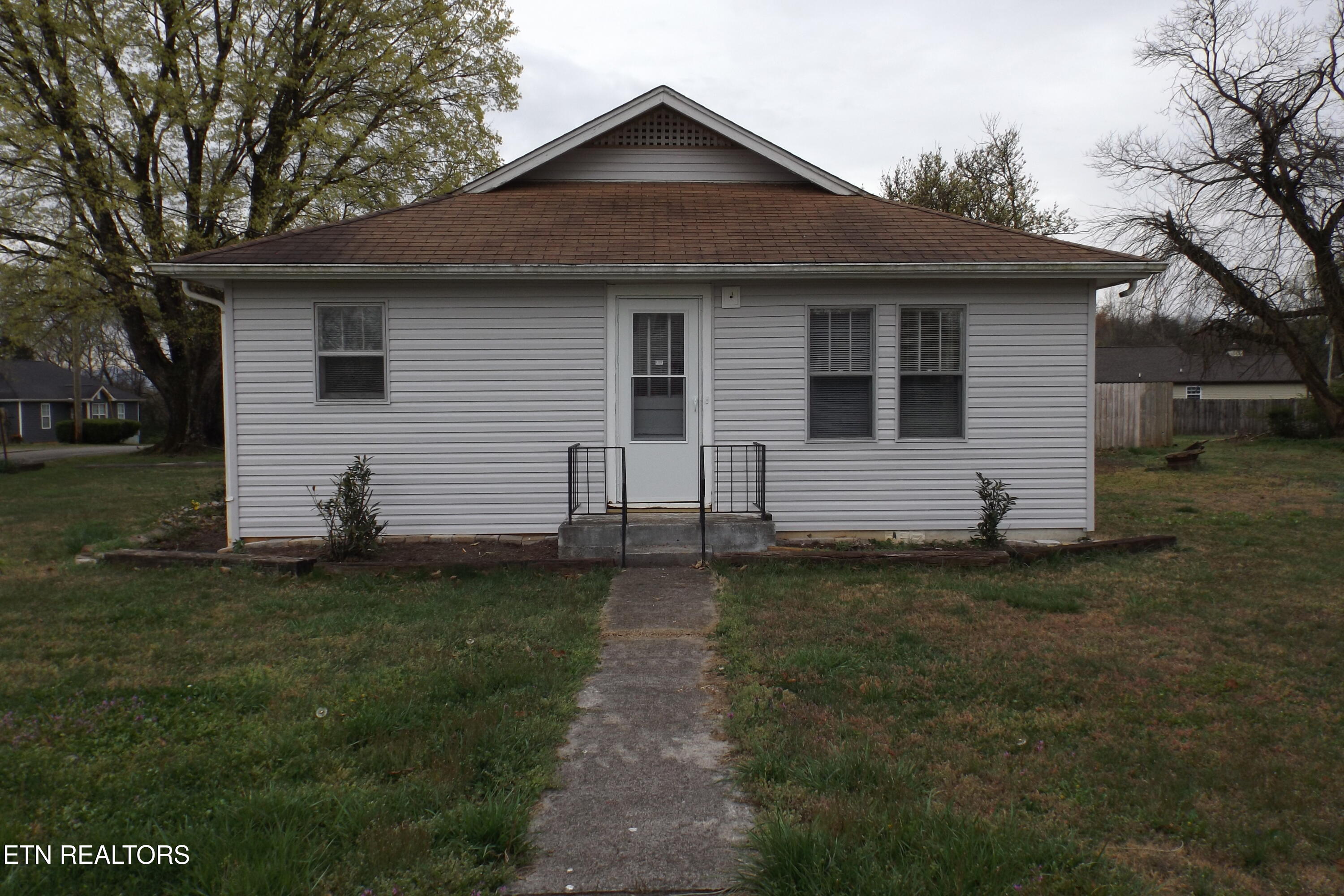 301 Russell Rd Property Photo