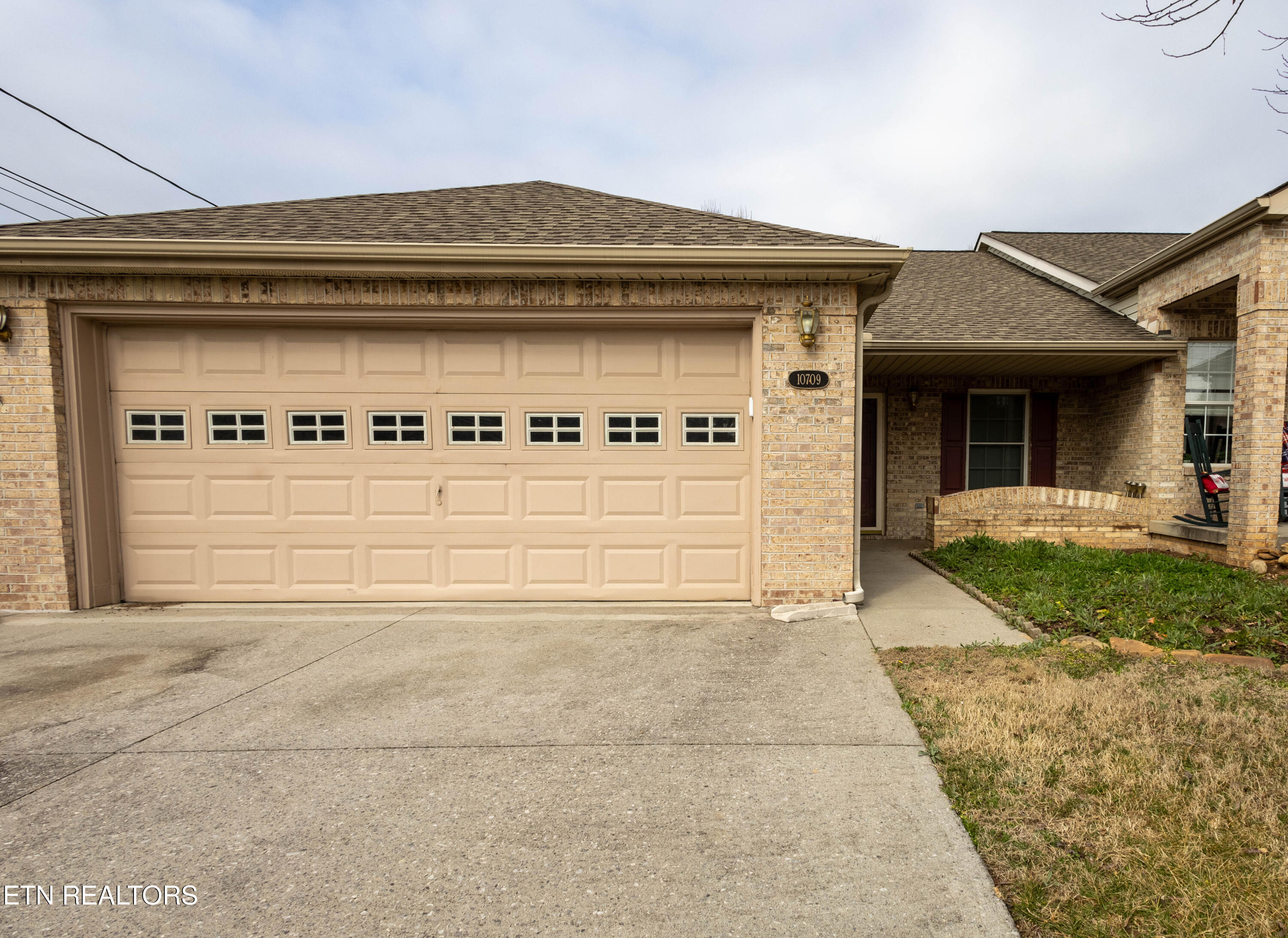 Admiral Bend Real Estate Listings Main Image