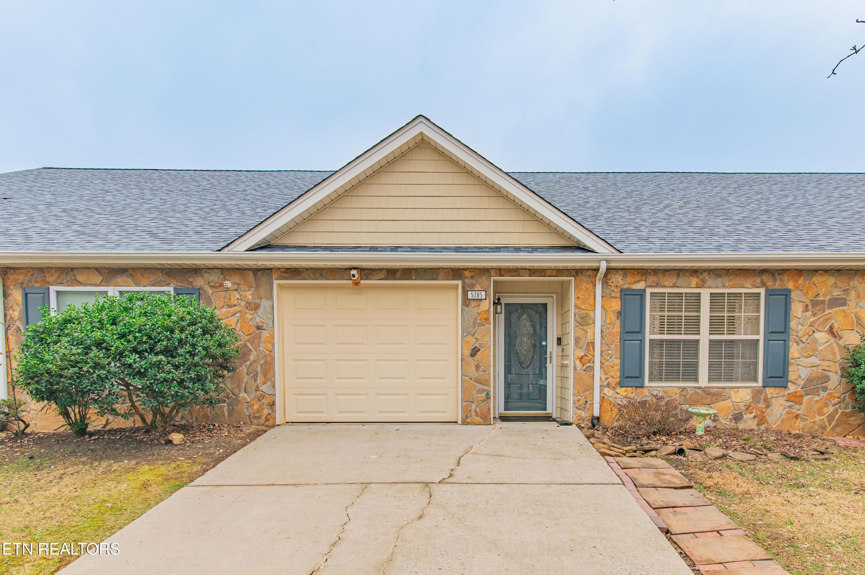 Avery Woods Unit 2 Real Estate Listings Main Image