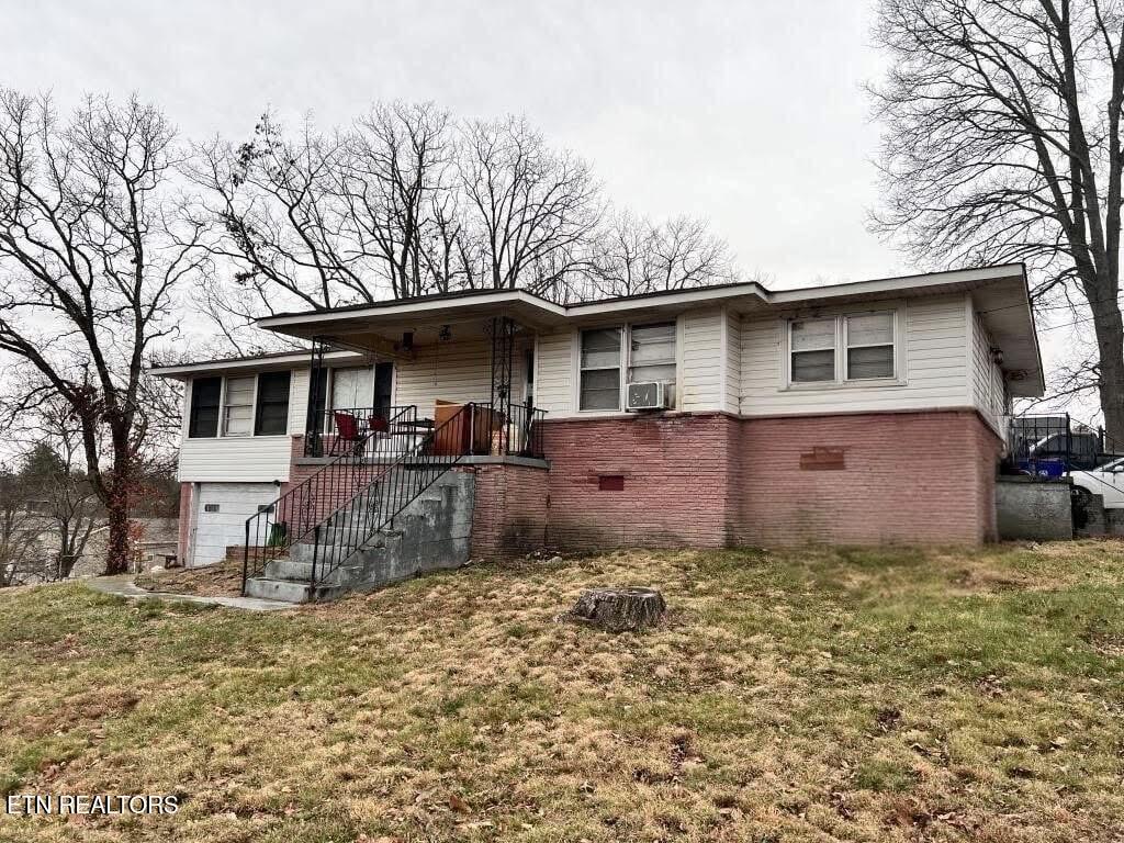 1901 Thompson St Property Photo