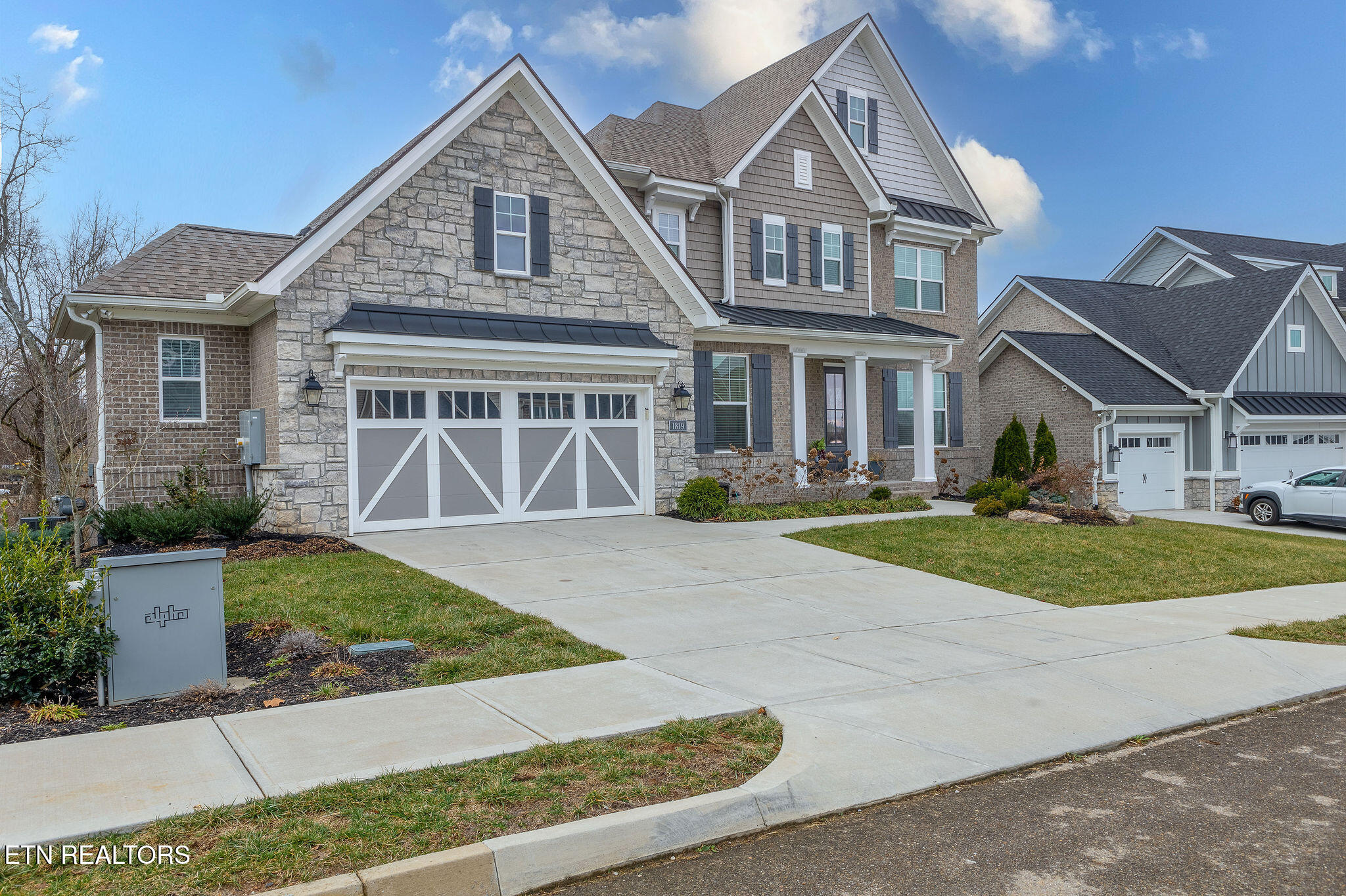1819 English Ivy Lane Property Photo 2