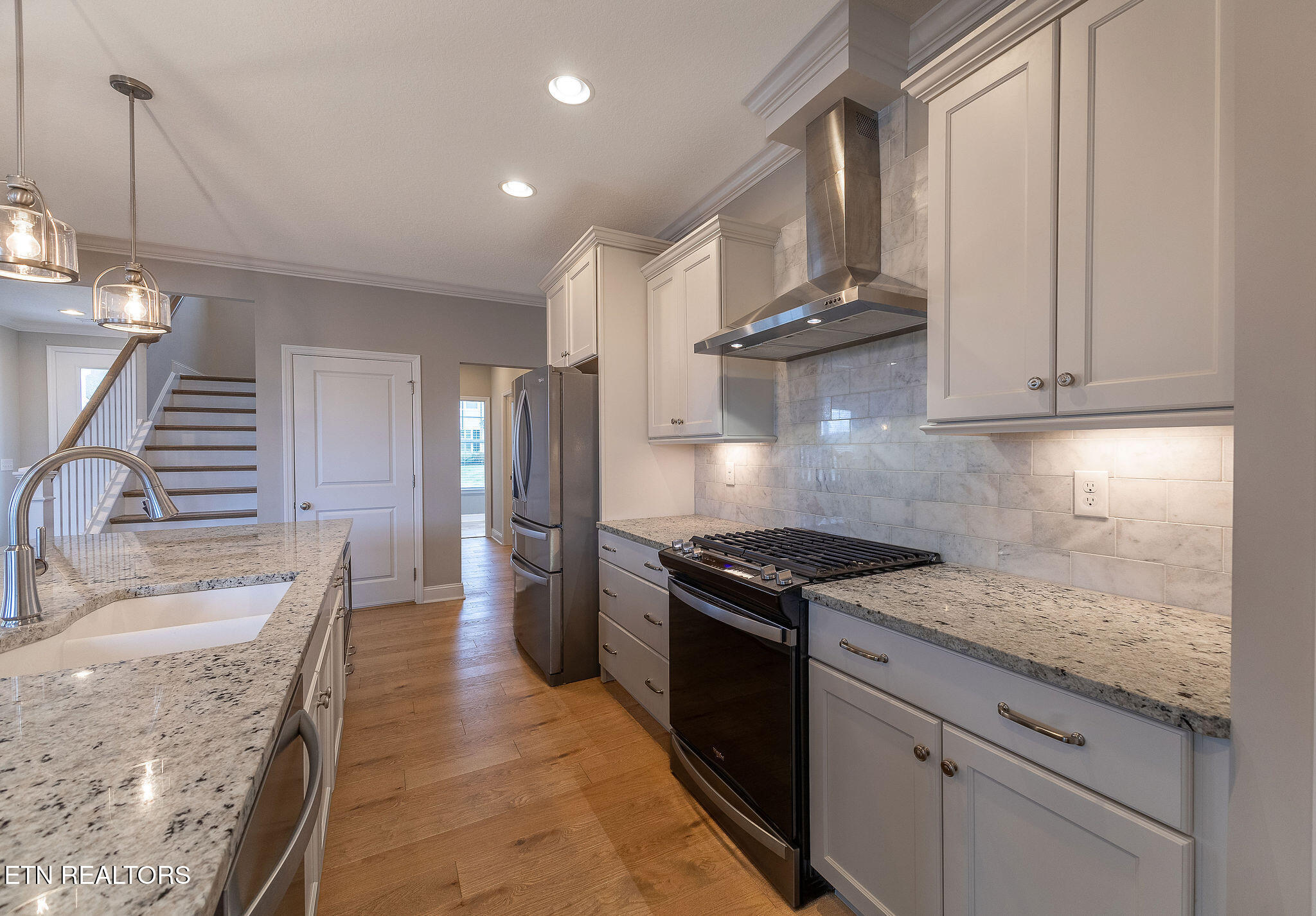 1819 English Ivy Lane Property Photo 9