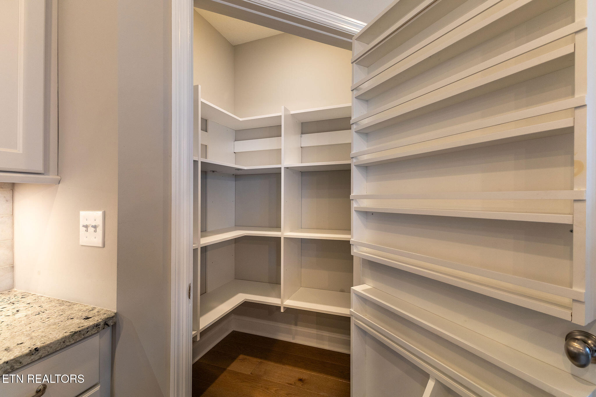 1819 English Ivy Lane Property Photo 12
