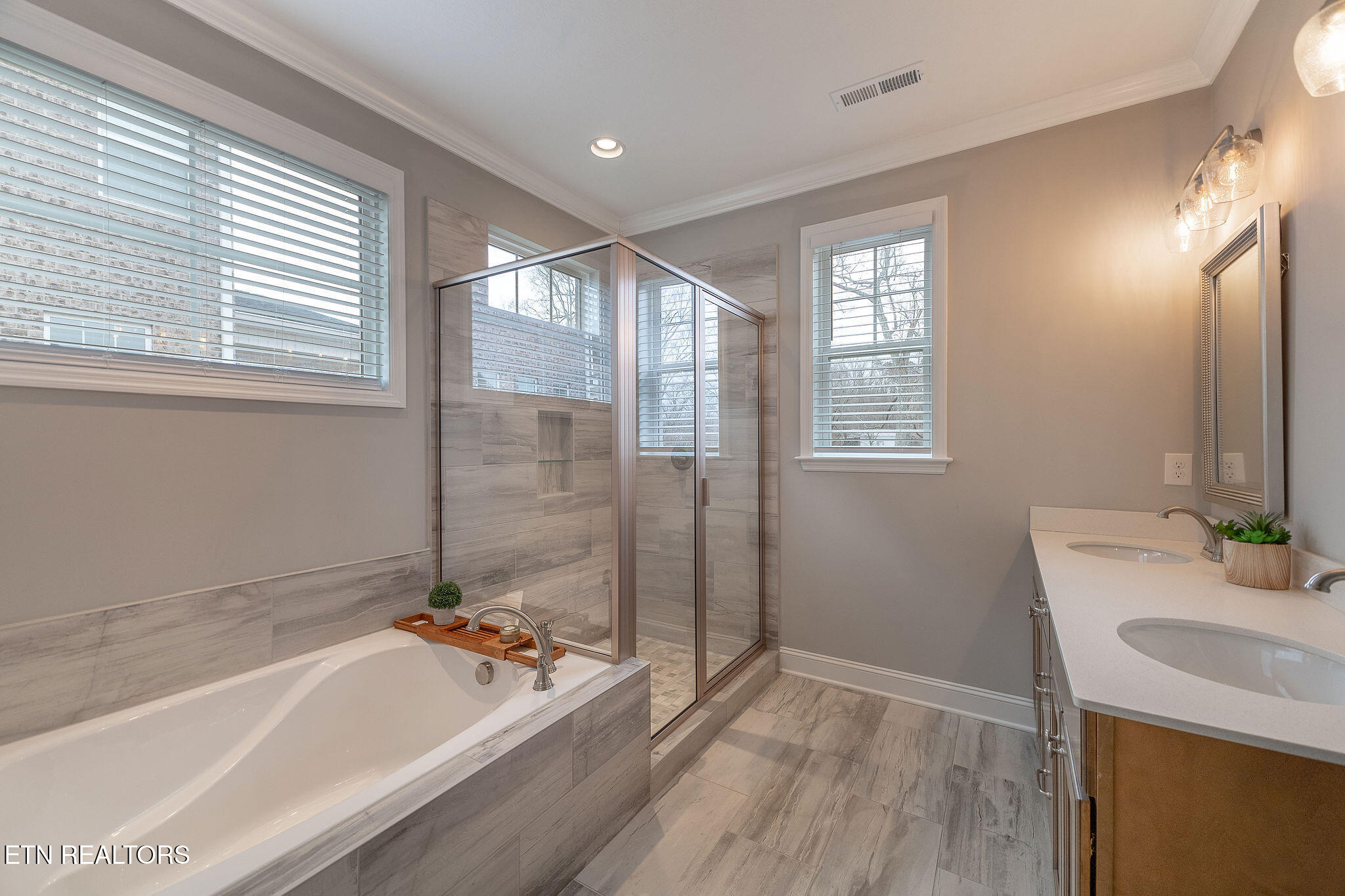 1819 English Ivy Lane Property Photo 17