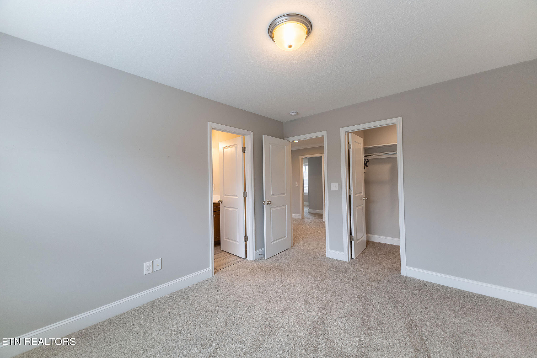 1819 English Ivy Lane Property Photo 24