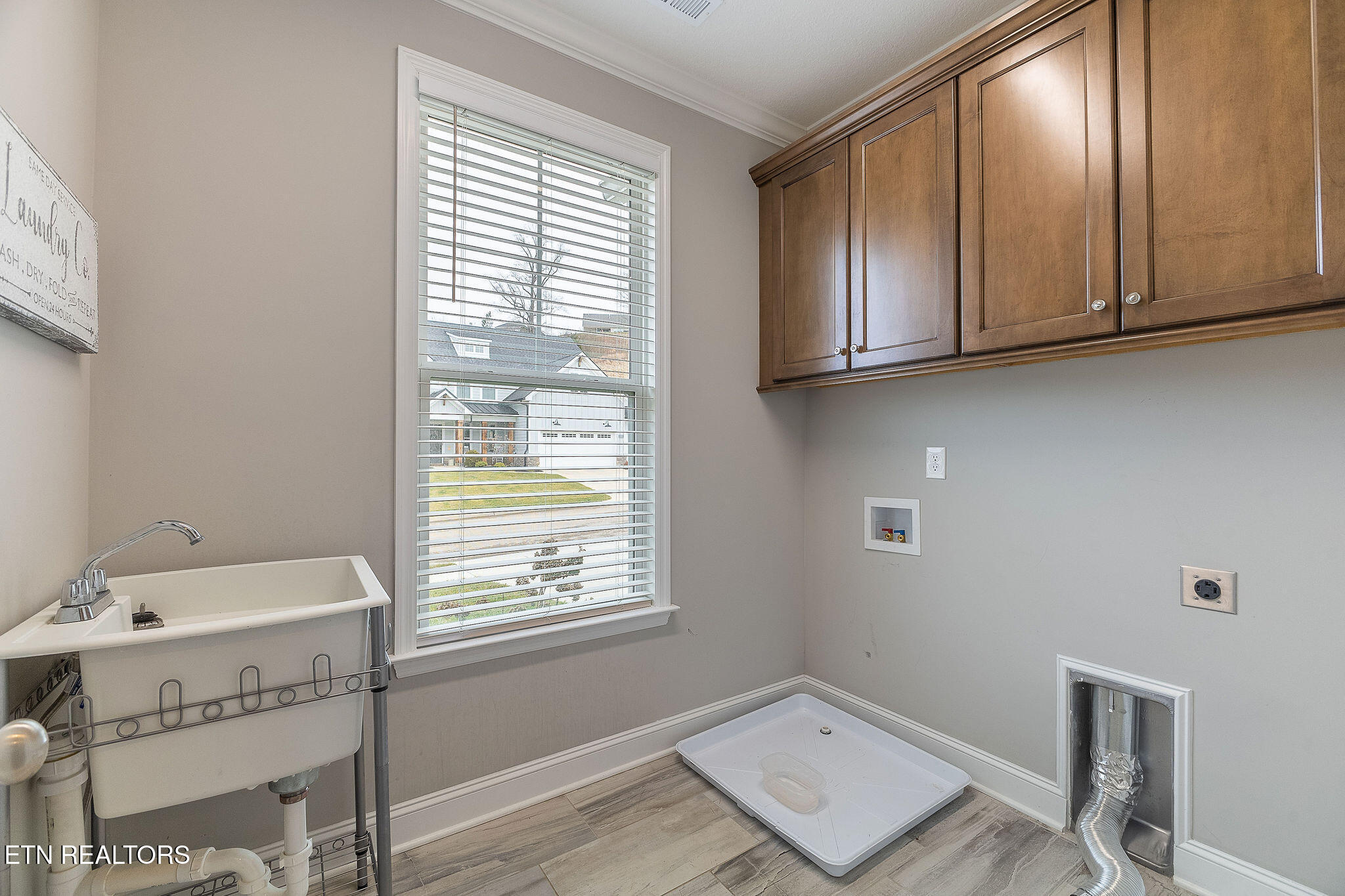 1819 English Ivy Lane Property Photo 31
