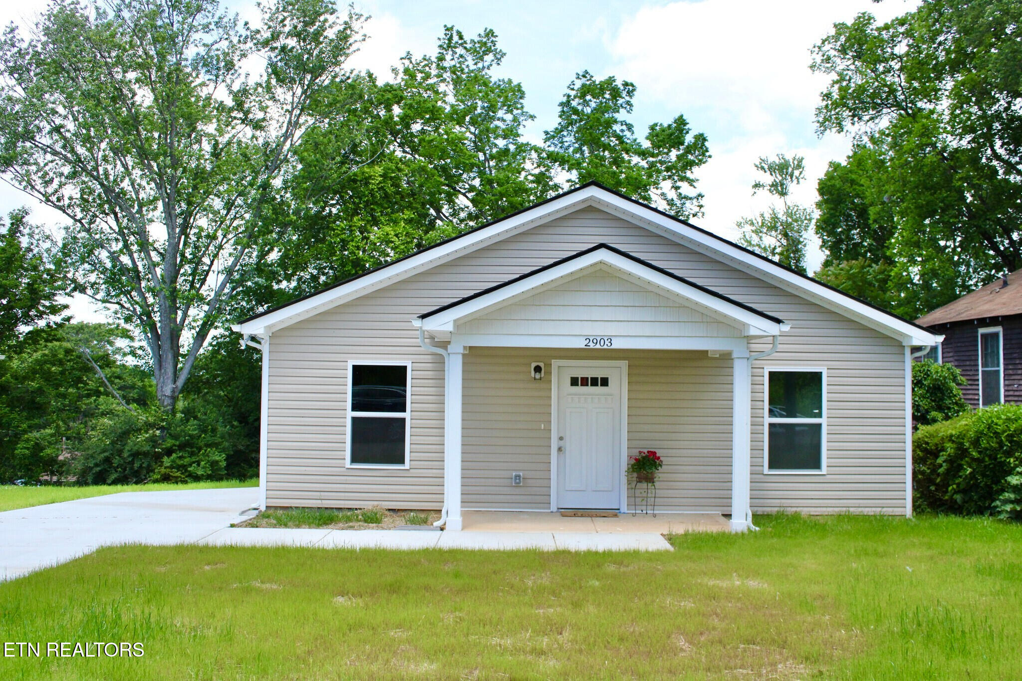 2903 Wimpole Ave Property Photo