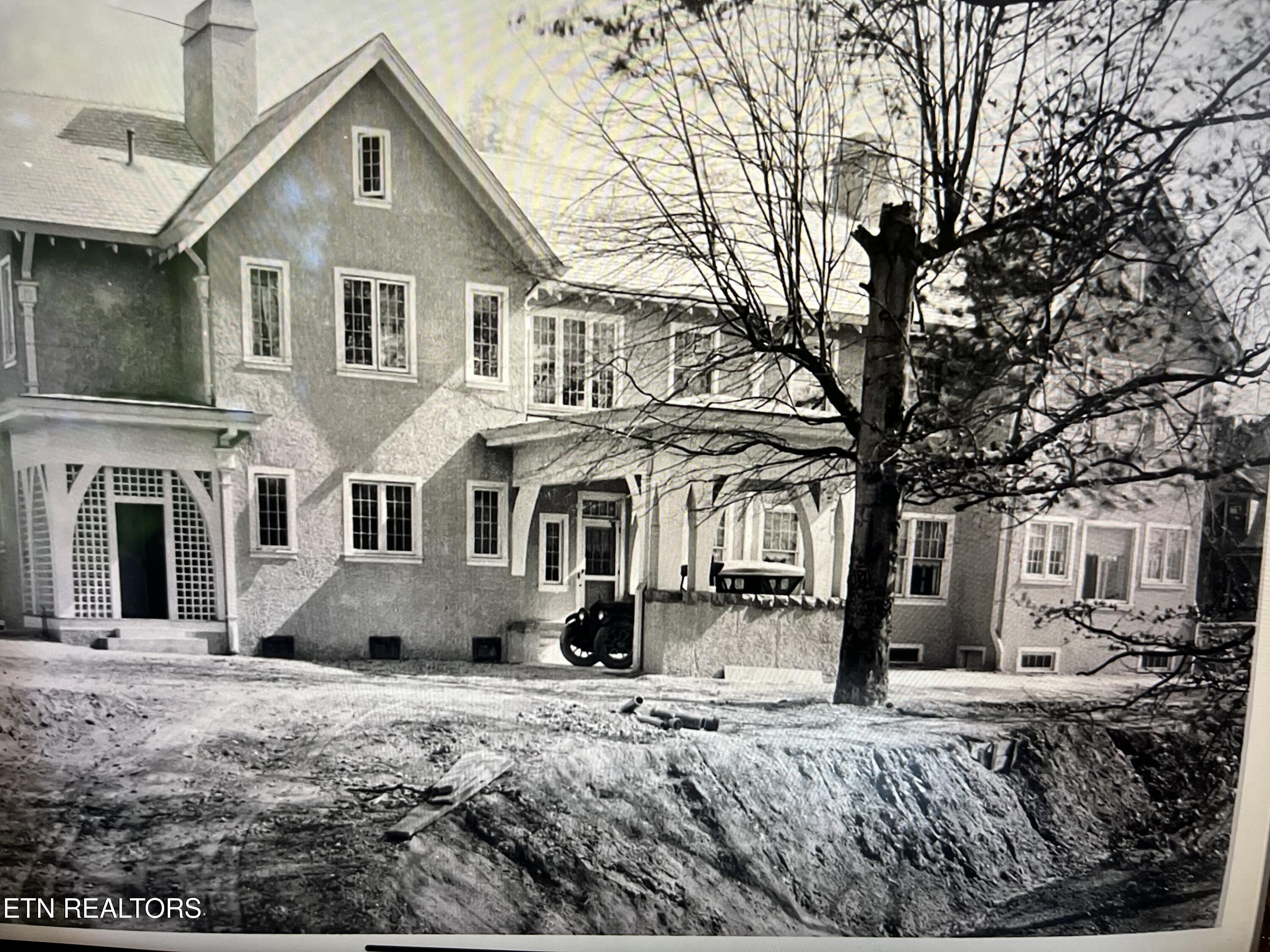 142 Edgewood Rd Property Photo