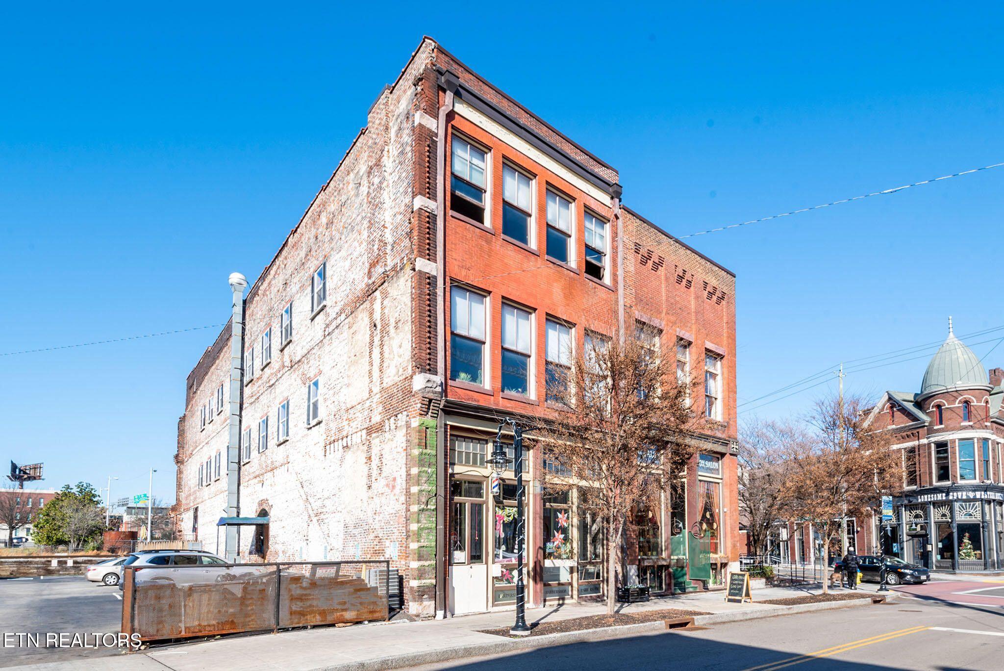 105 W Jackson Ave Property Photo