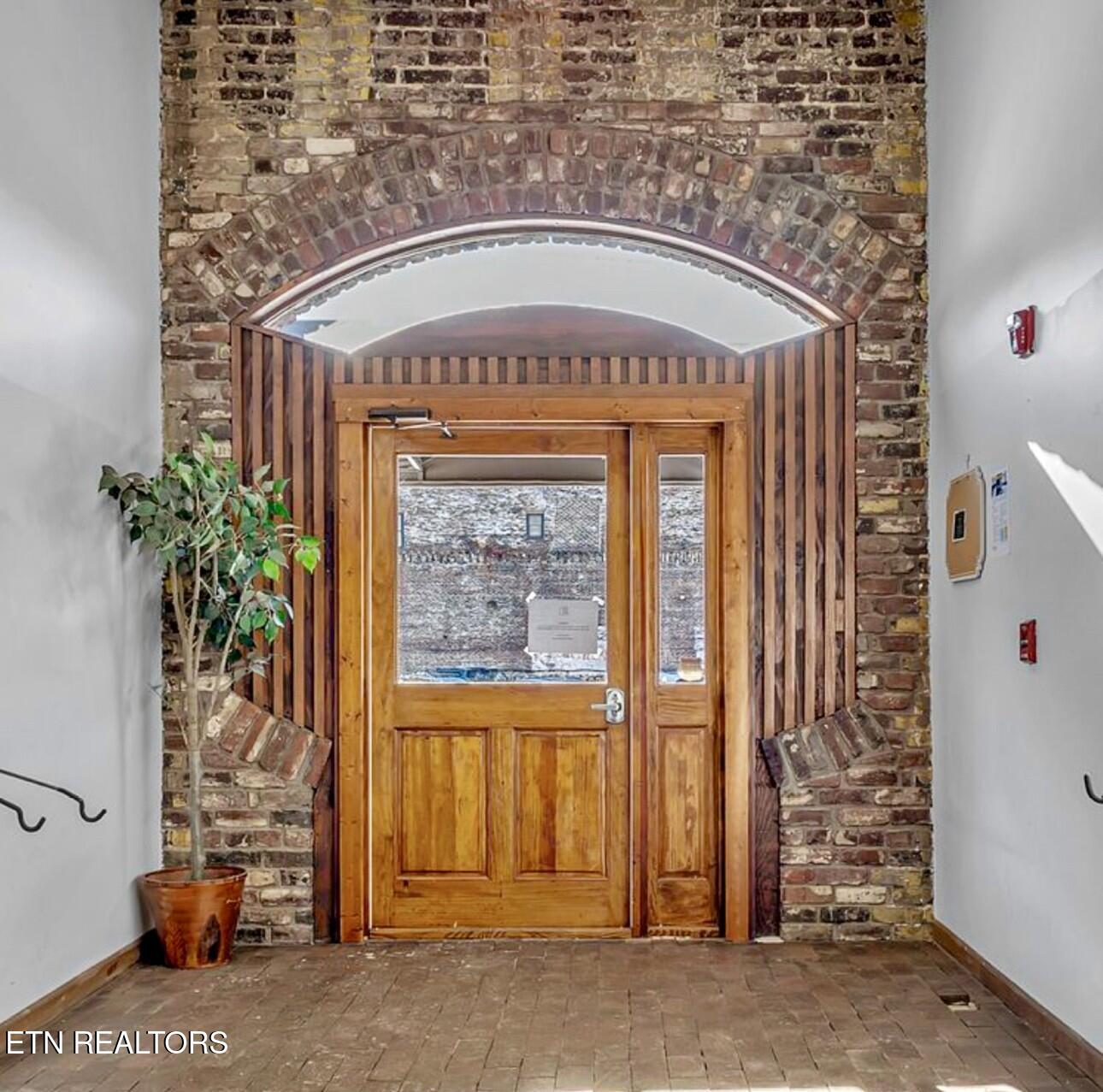 105 W Jackson Ave Property Photo