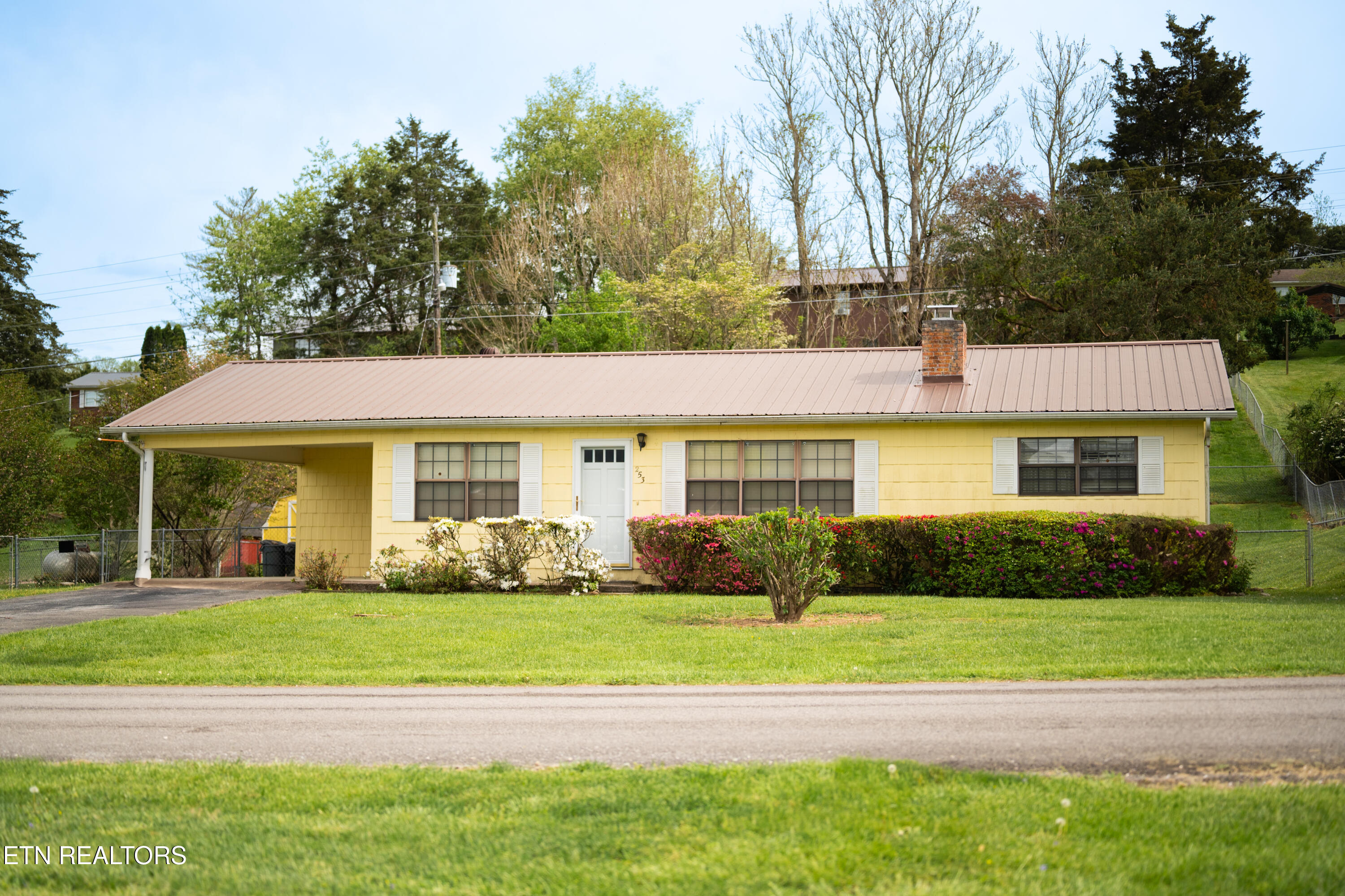 253 Lincoln Drive Property Photo