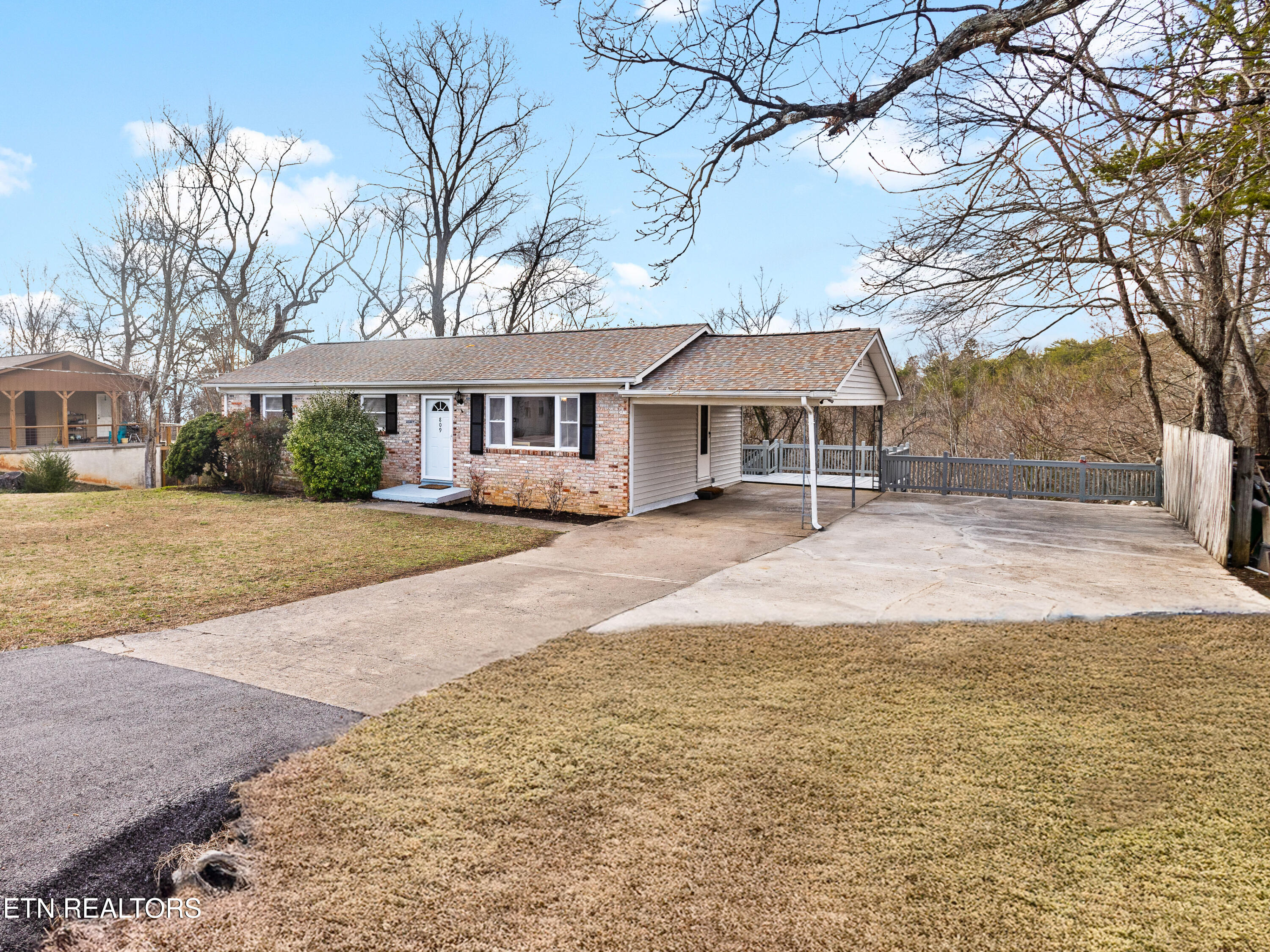 809 W Ridgecrest Drive Property Photo