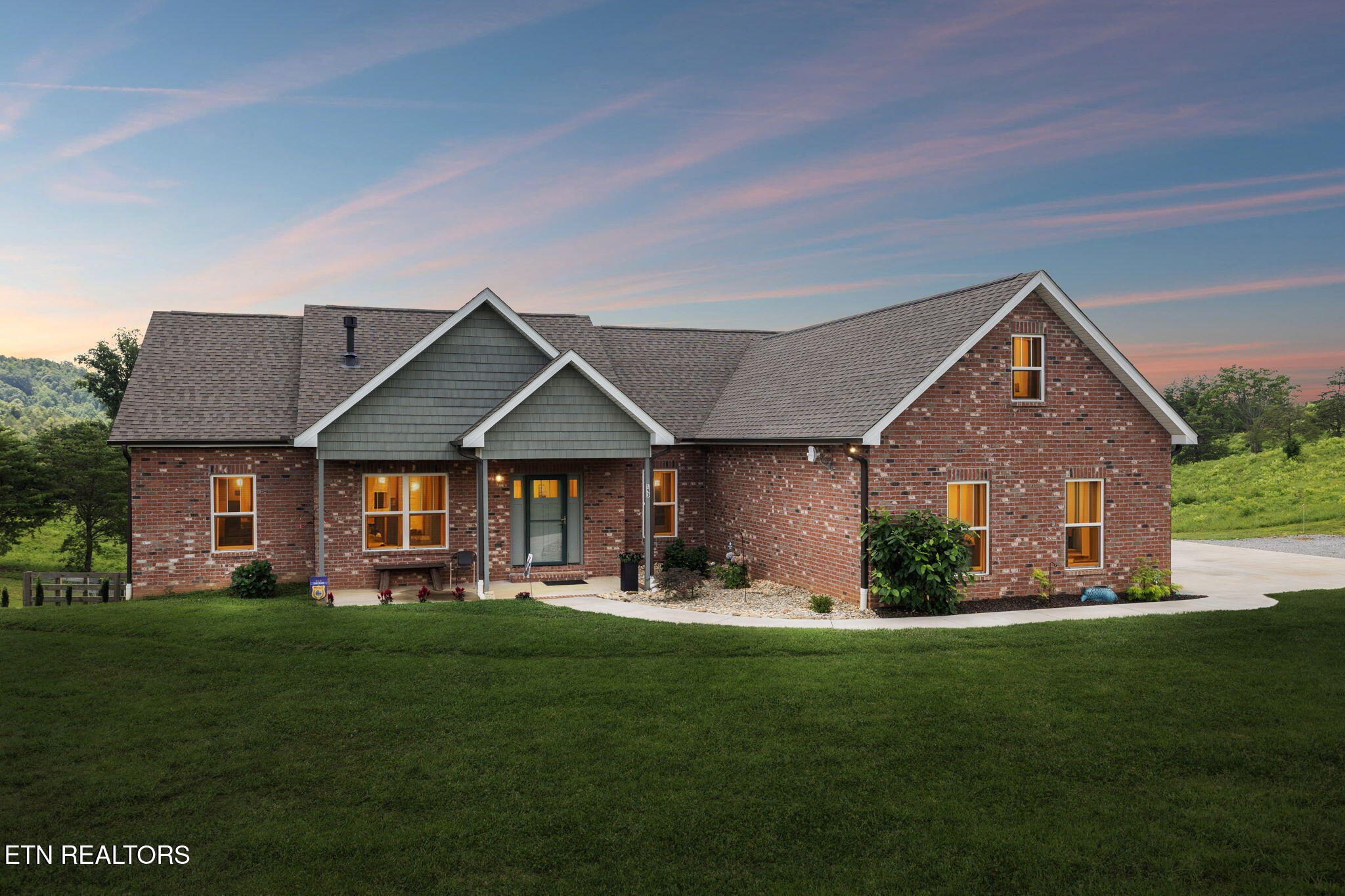 153 Martingale Way Property Photo 1