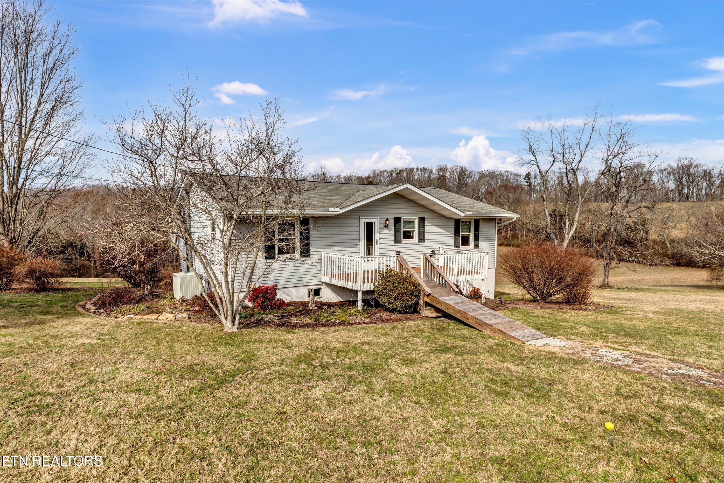 6715 Happy Hollow Rd Property Photo