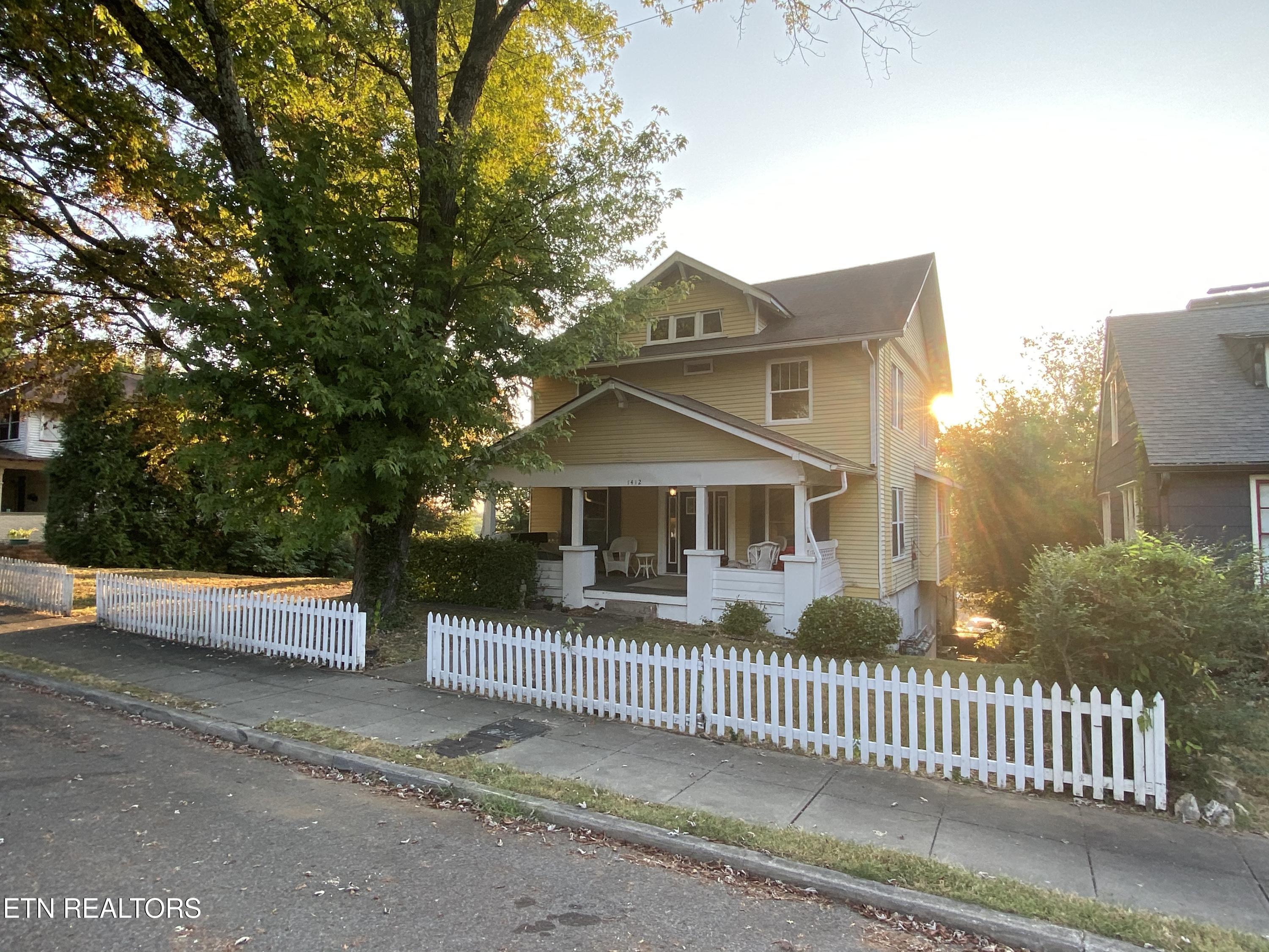 1412 Armstrong Ave Property Photo 2
