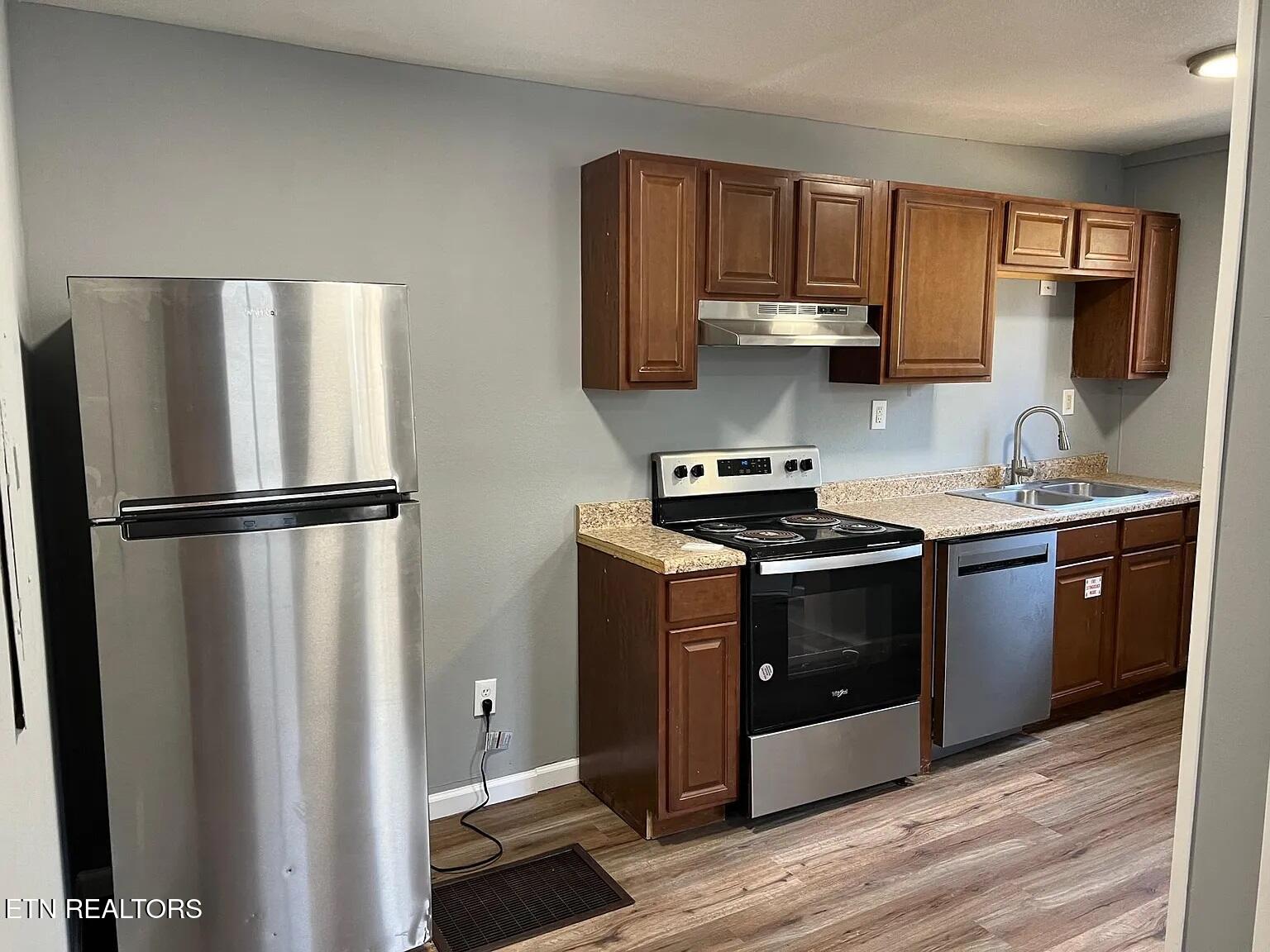 1412 Armstrong Ave Property Photo 3