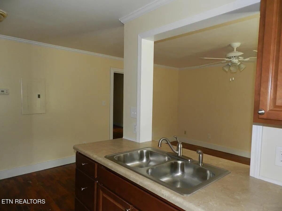 1412 Armstrong Ave Property Photo 7