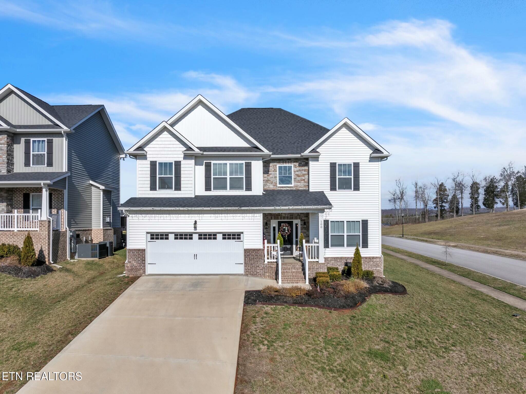 100 Chaseberry Rd Property Photo