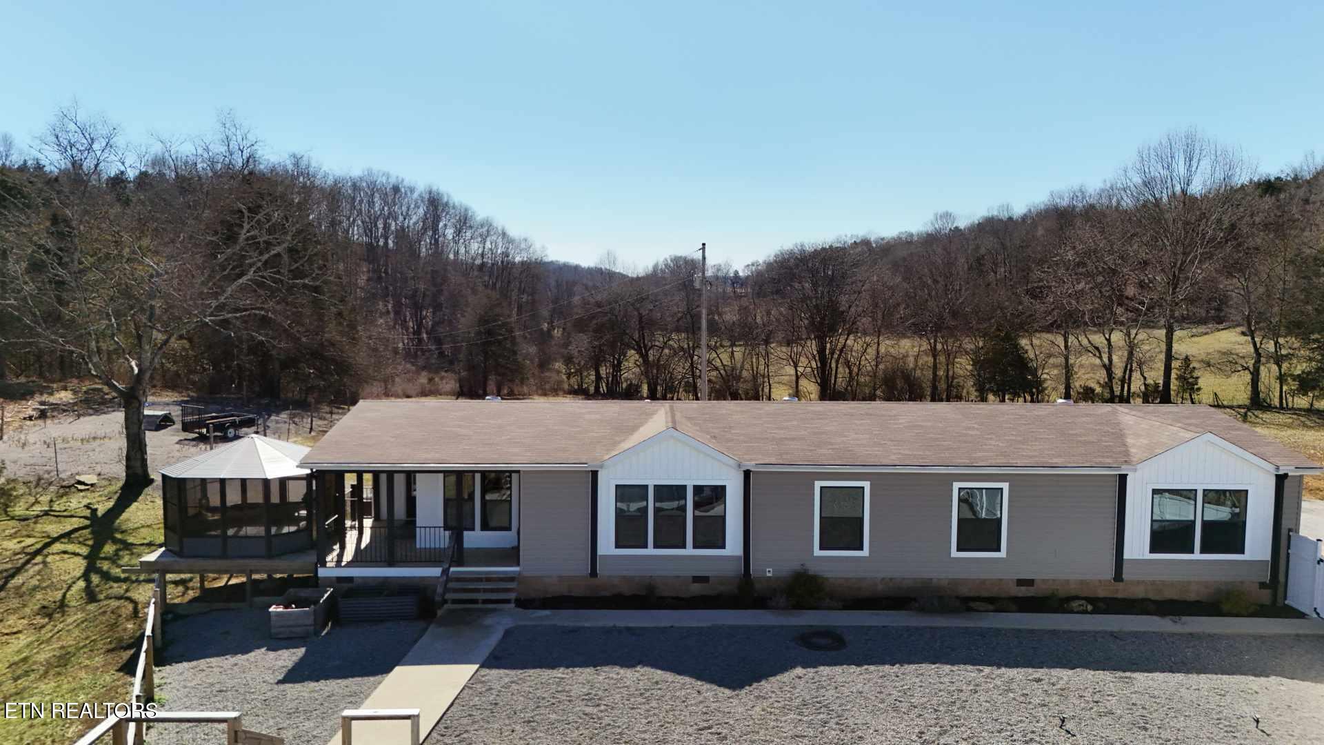2695 Leslie Road Property Photo