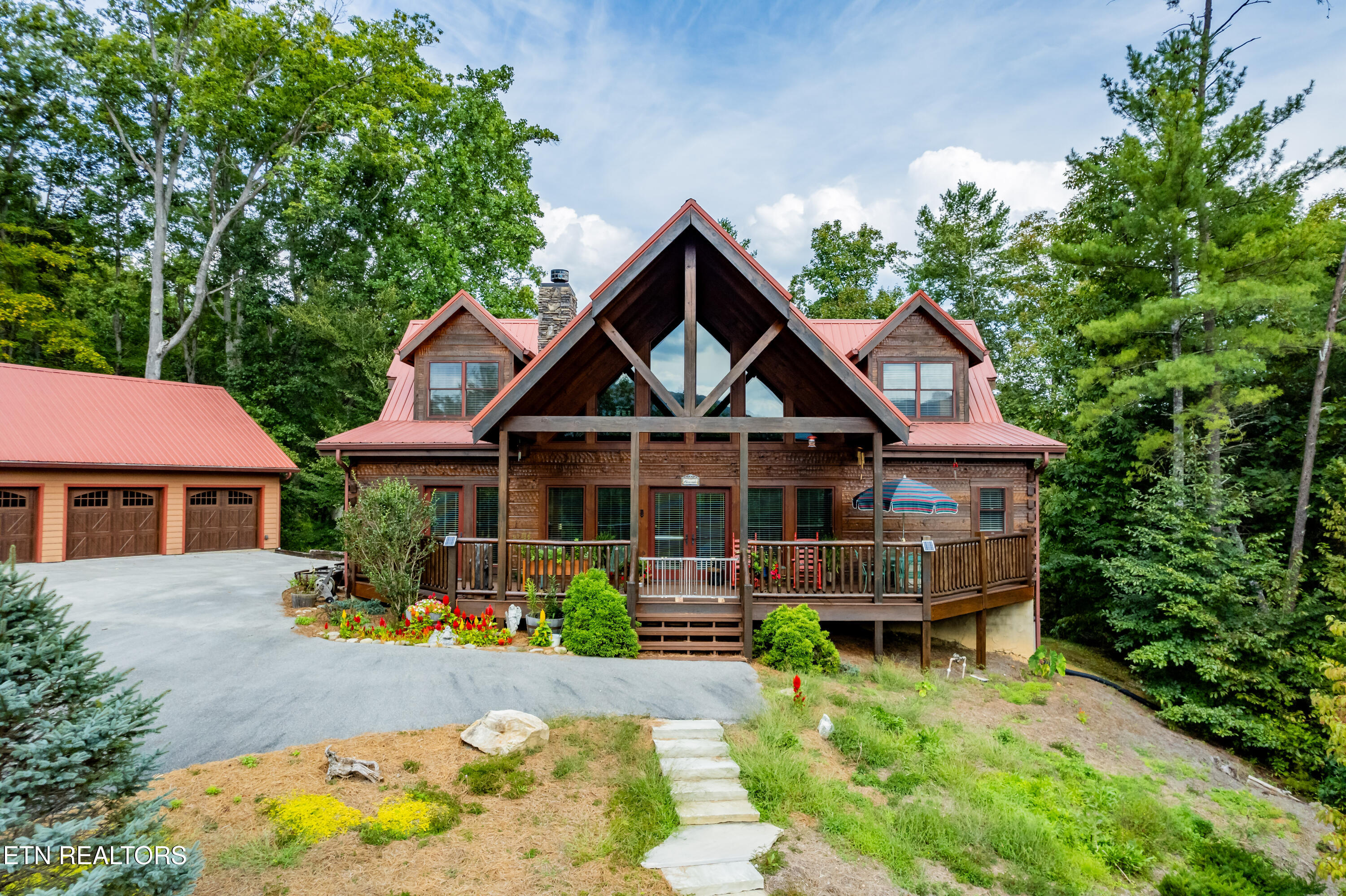 138 White Oak Lane Property Photo