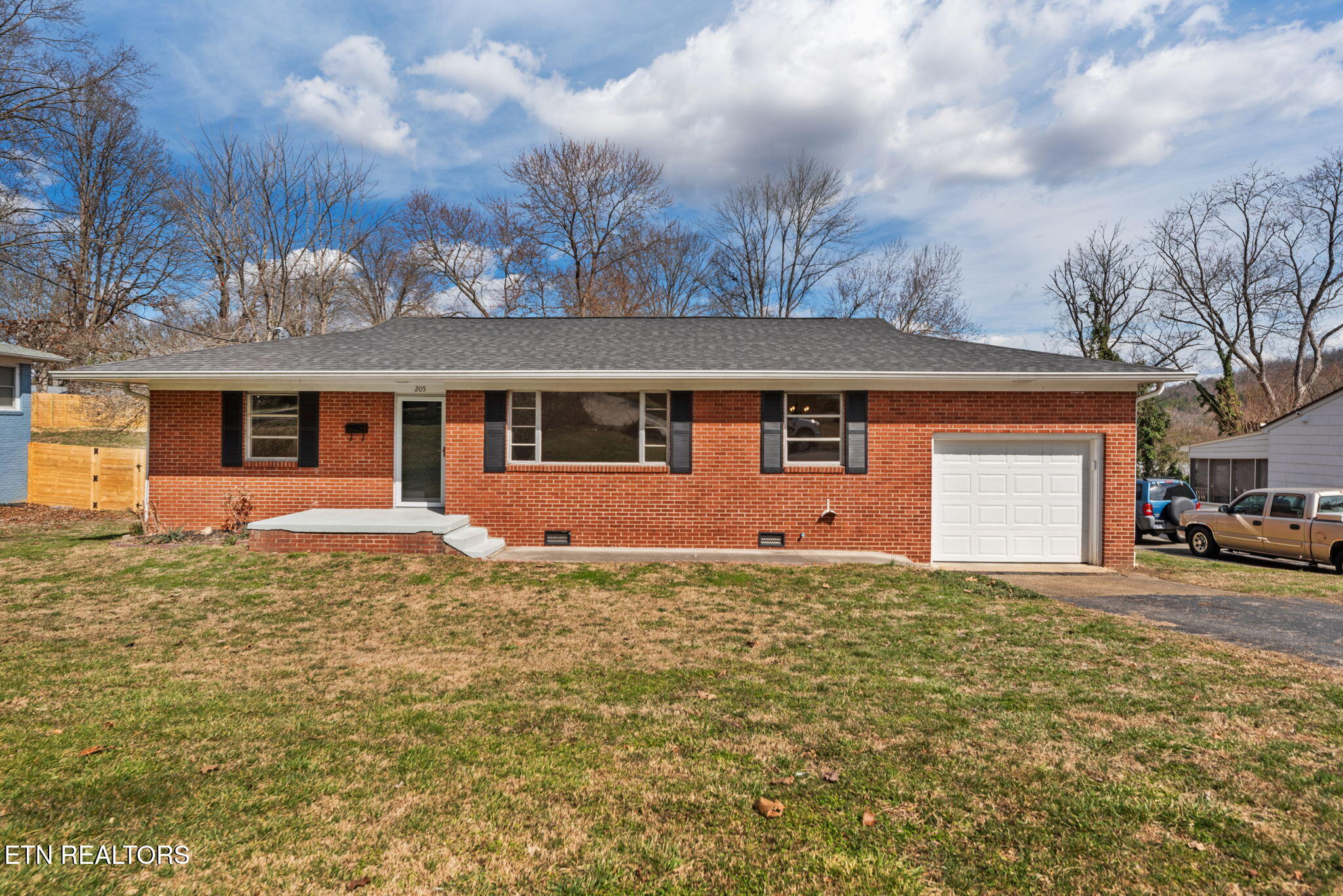 205 Elm St Property Photo