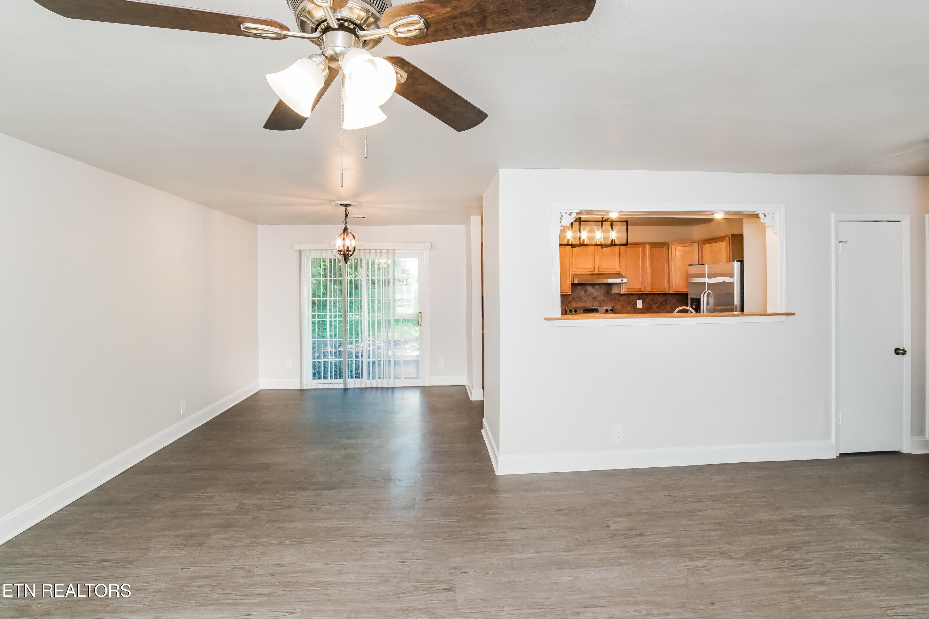 1145 Roswell Rd Property Photo 5