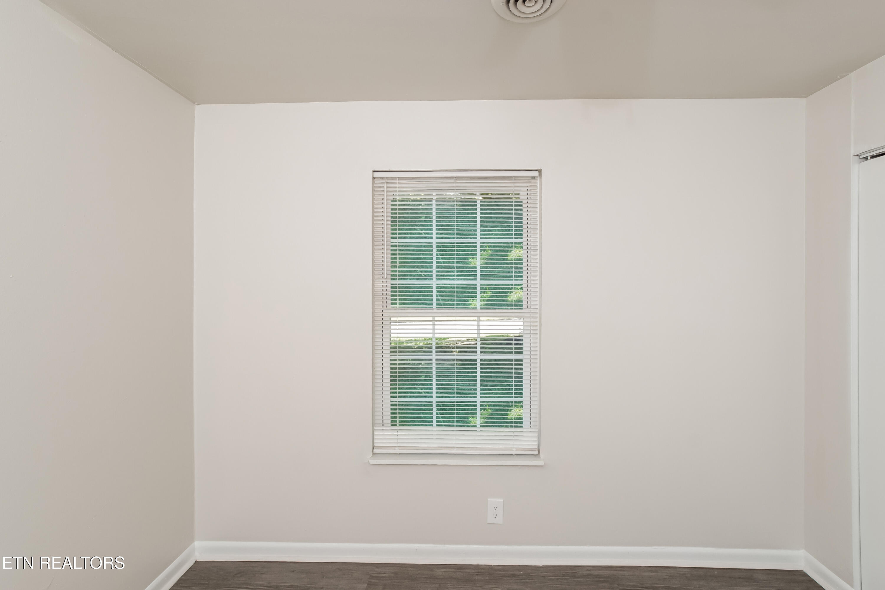 1145 Roswell Rd Property Photo 11