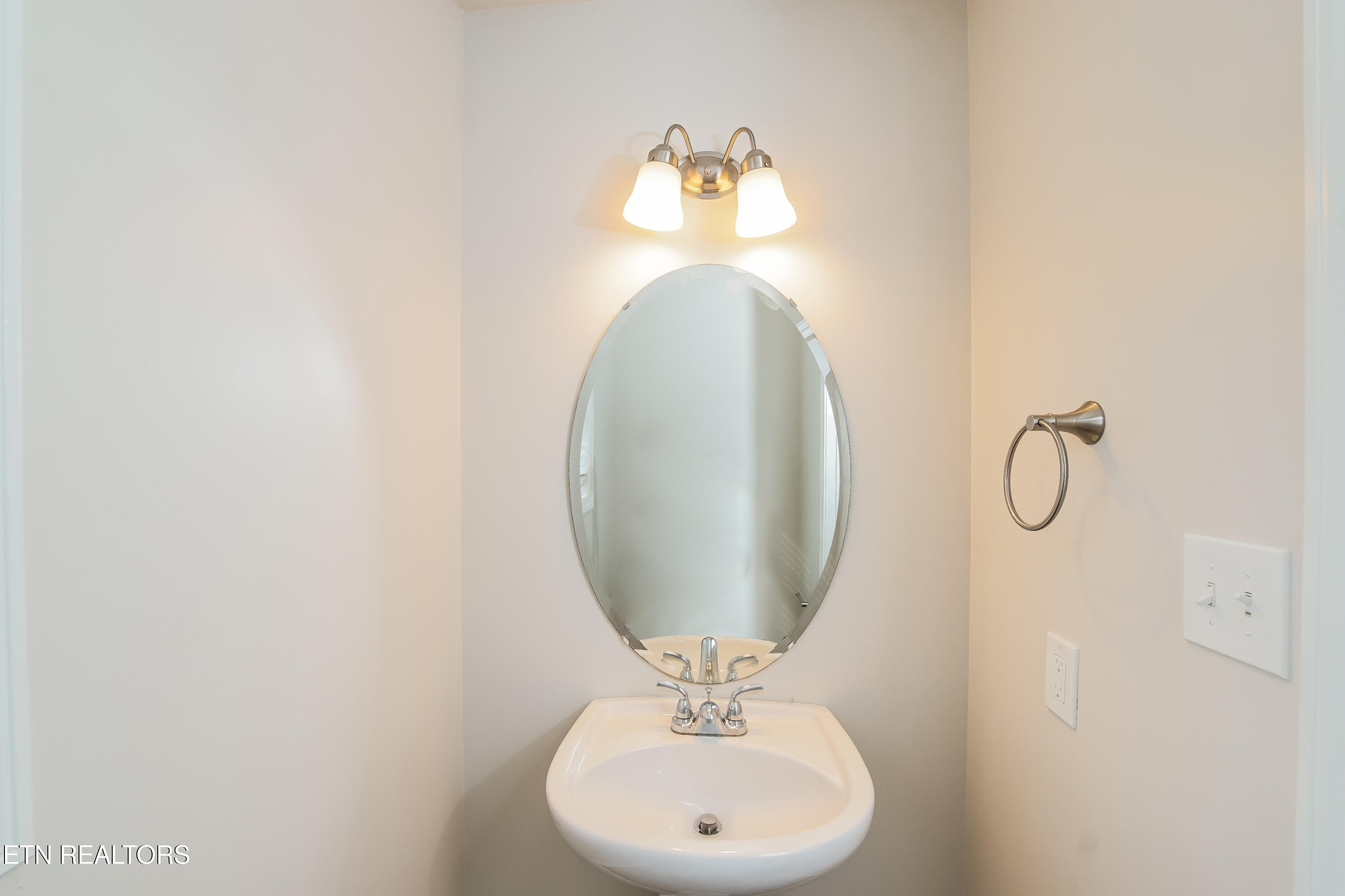 6106 Starflower Lane Property Photo 7