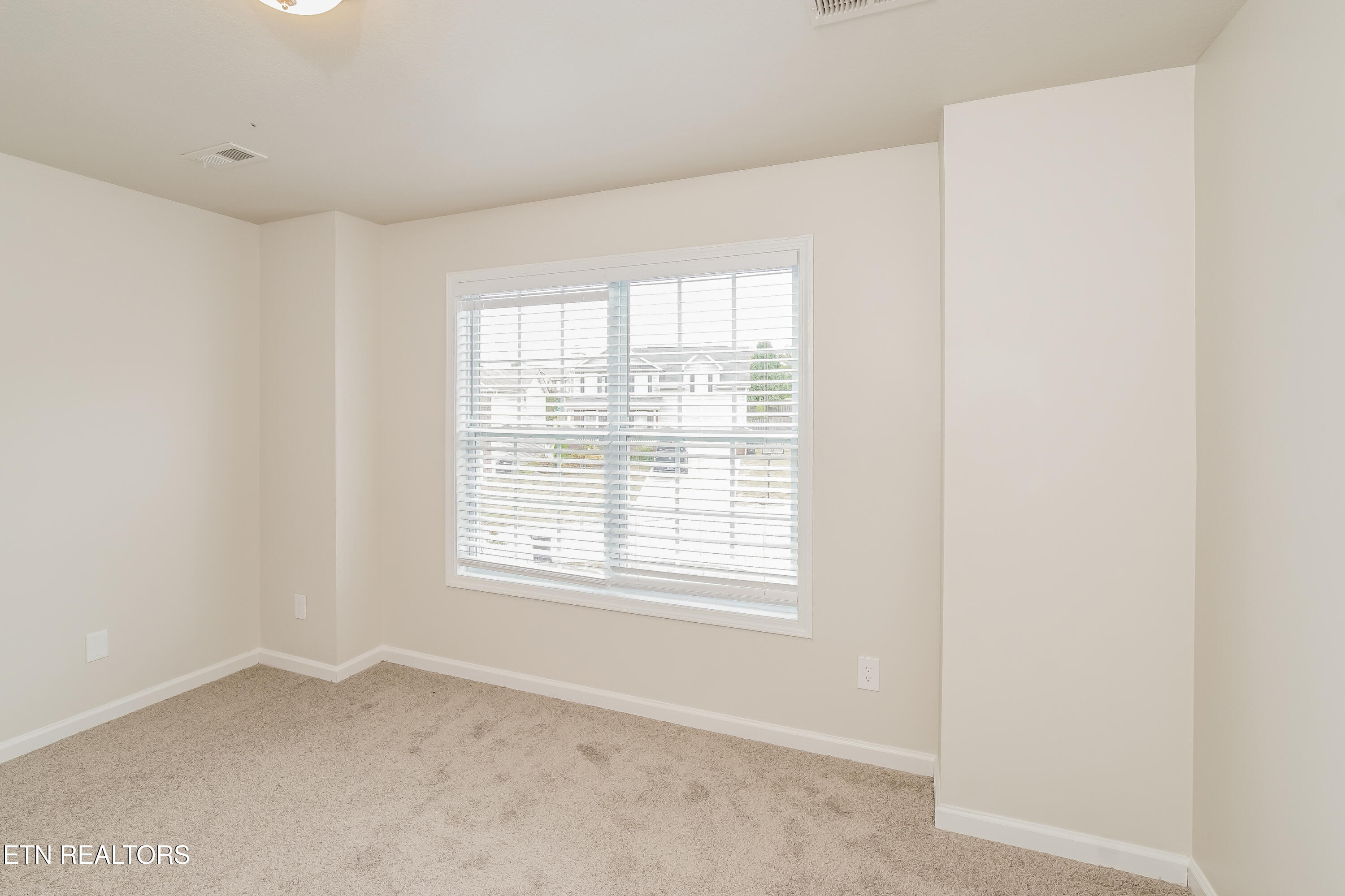 6106 Starflower Lane Property Photo 9