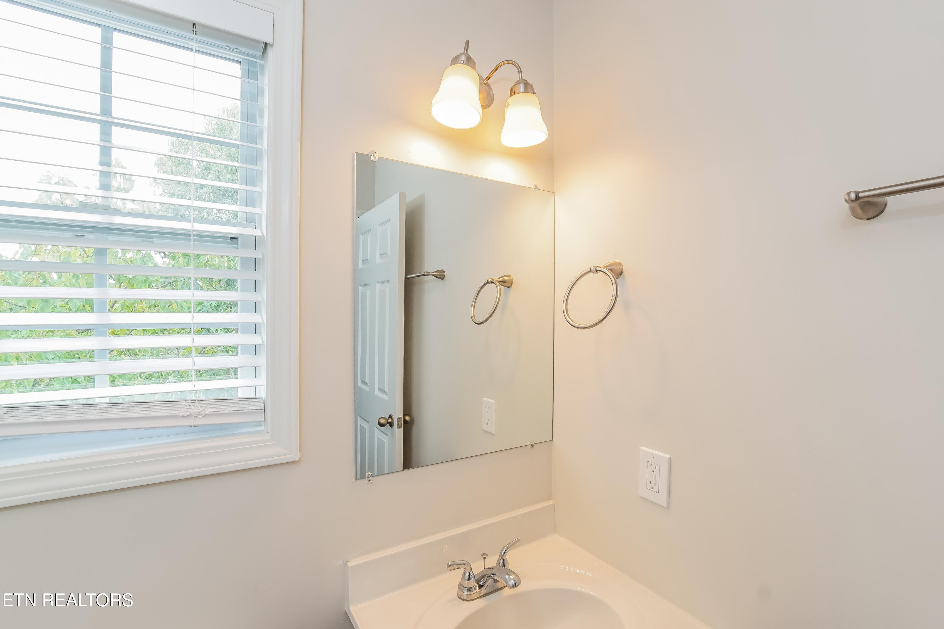 6106 Starflower Lane Property Photo 10