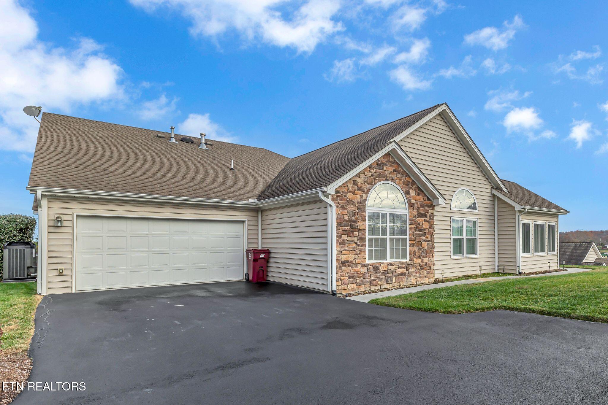379 Villa View Point Property Photo