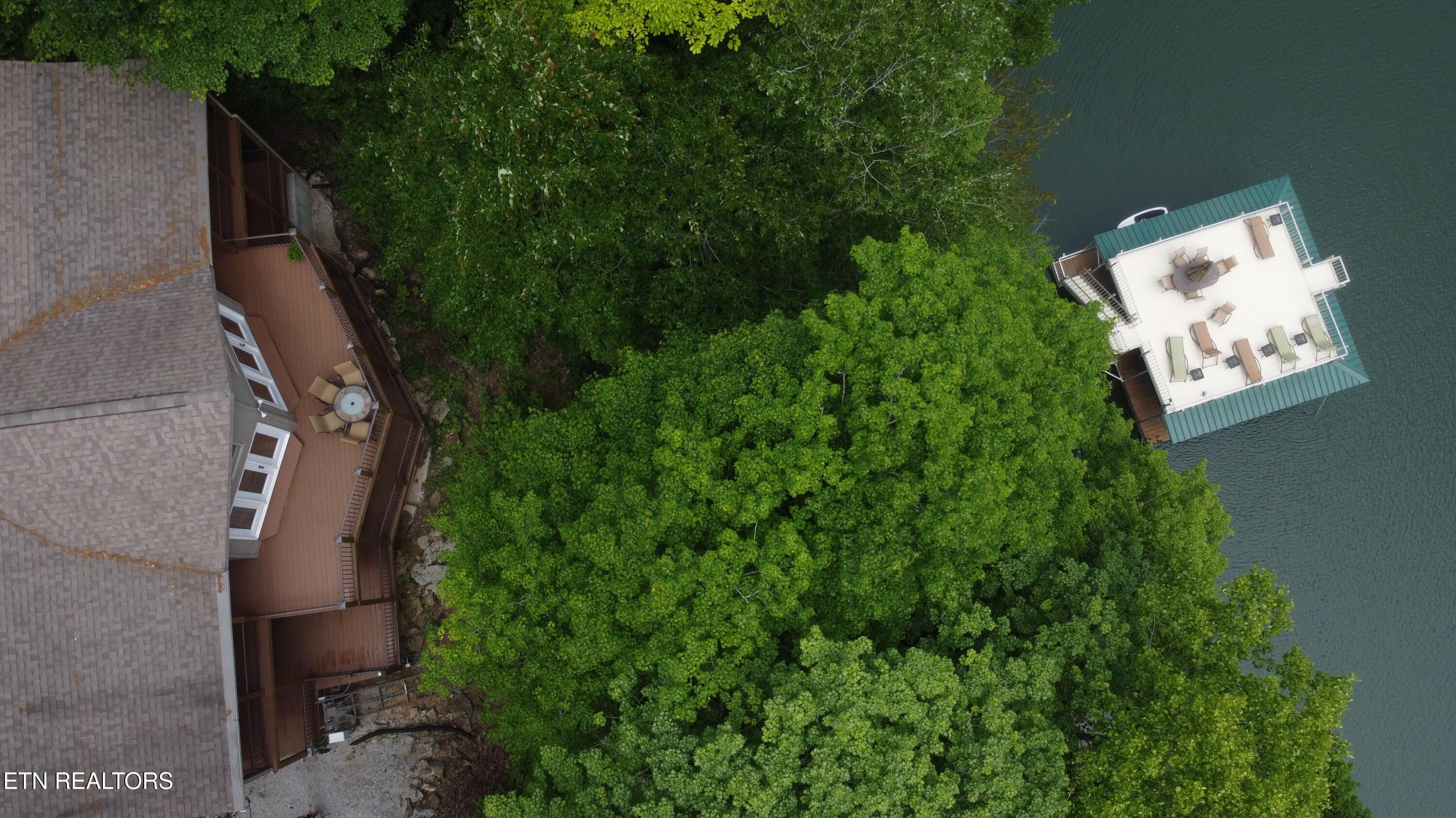 300 Hiawatha Lane Property Photo 2
