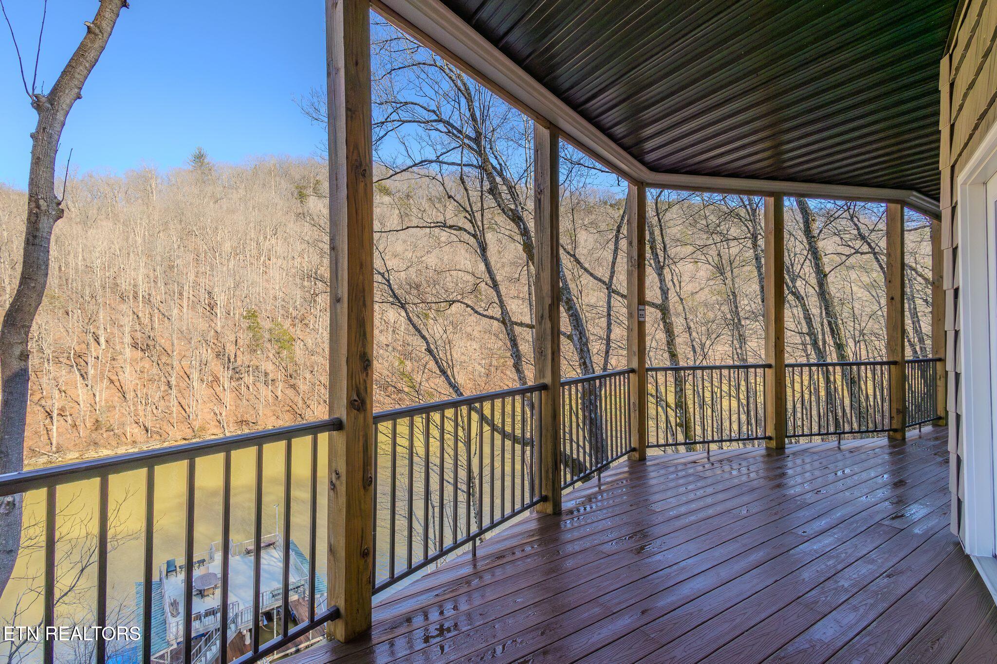 300 Hiawatha Lane Property Photo 9