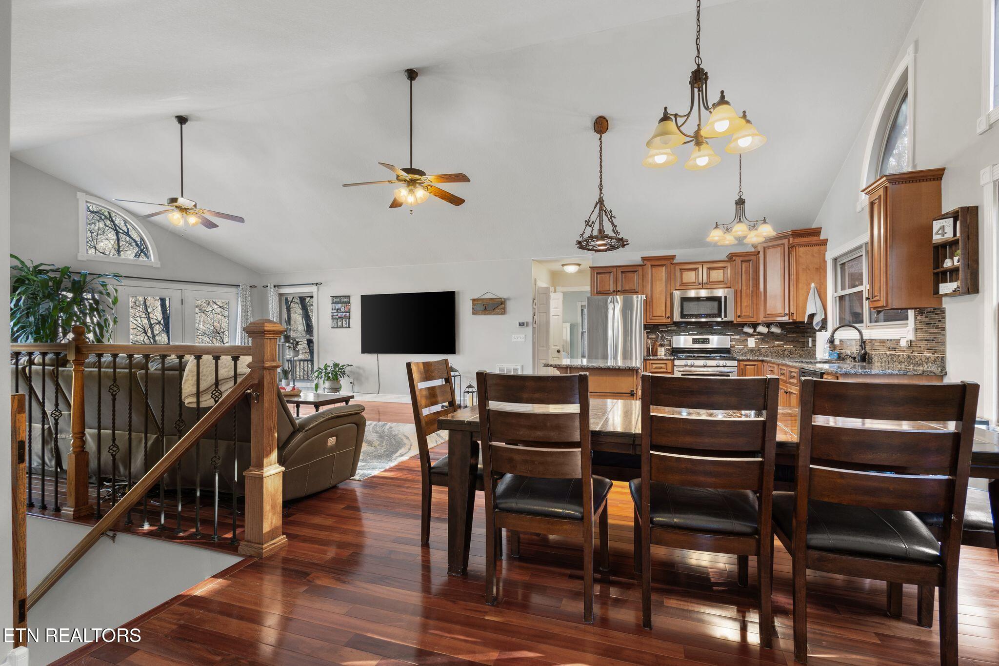 300 Hiawatha Lane Property Photo 10