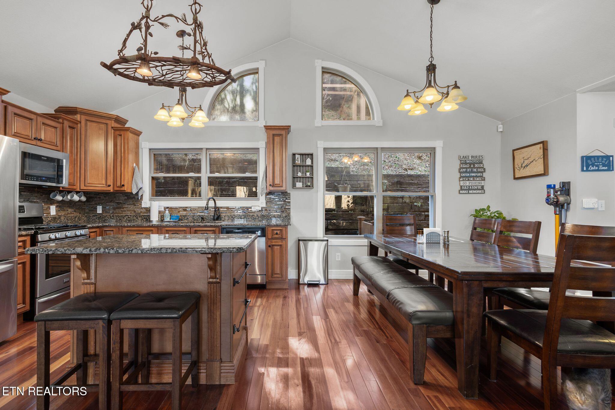 300 Hiawatha Lane Property Photo 11