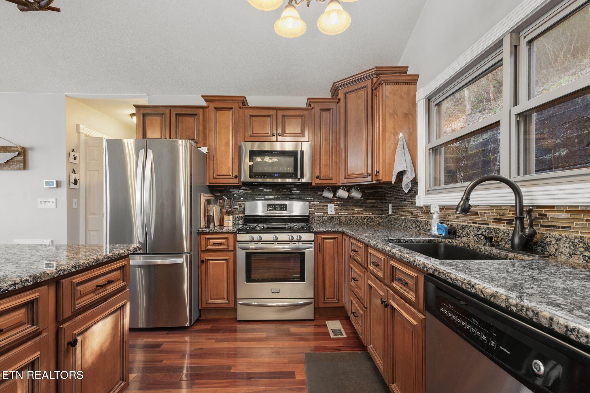 300 Hiawatha Lane Property Photo 14