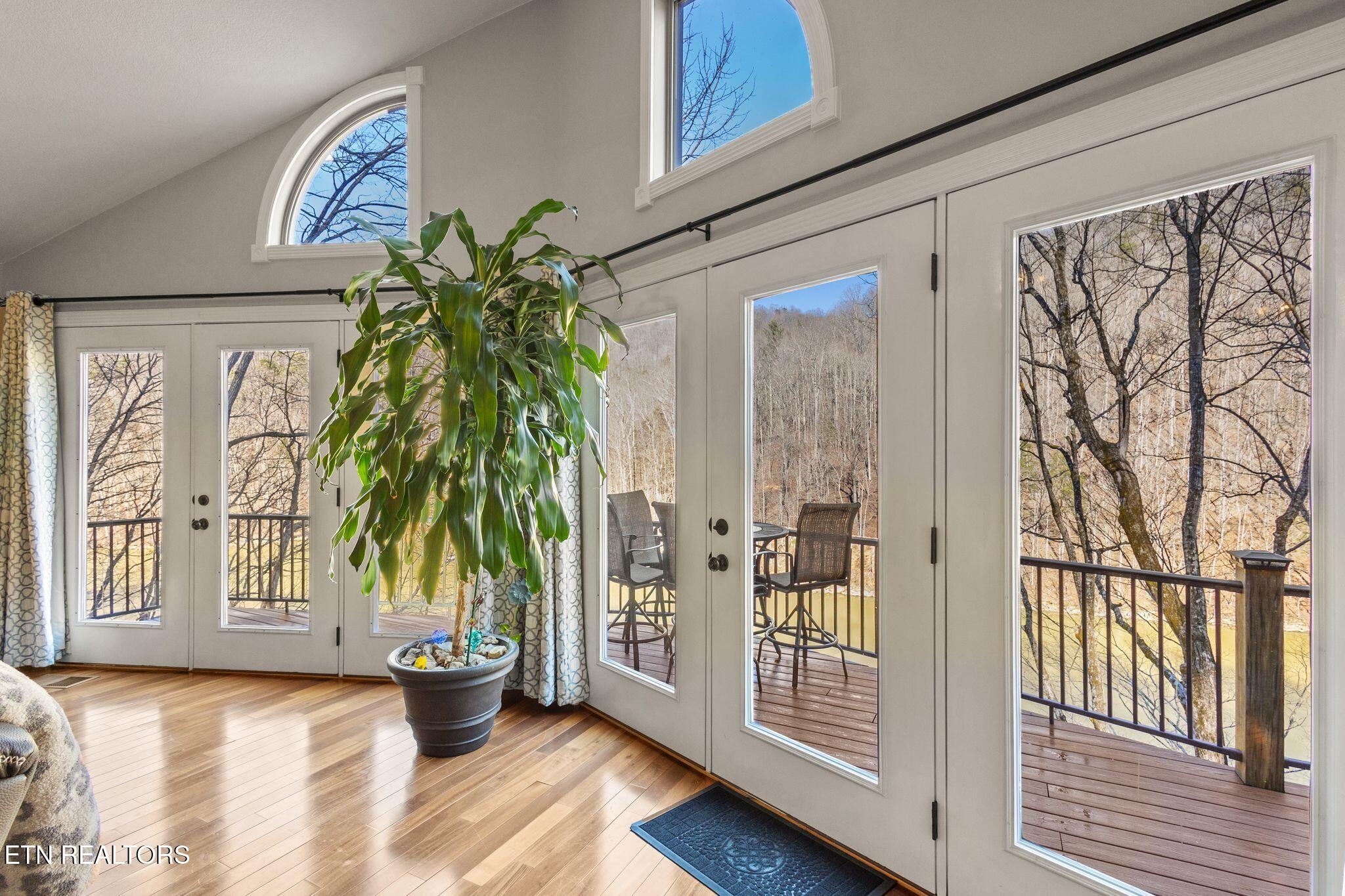 300 Hiawatha Lane Property Photo 21
