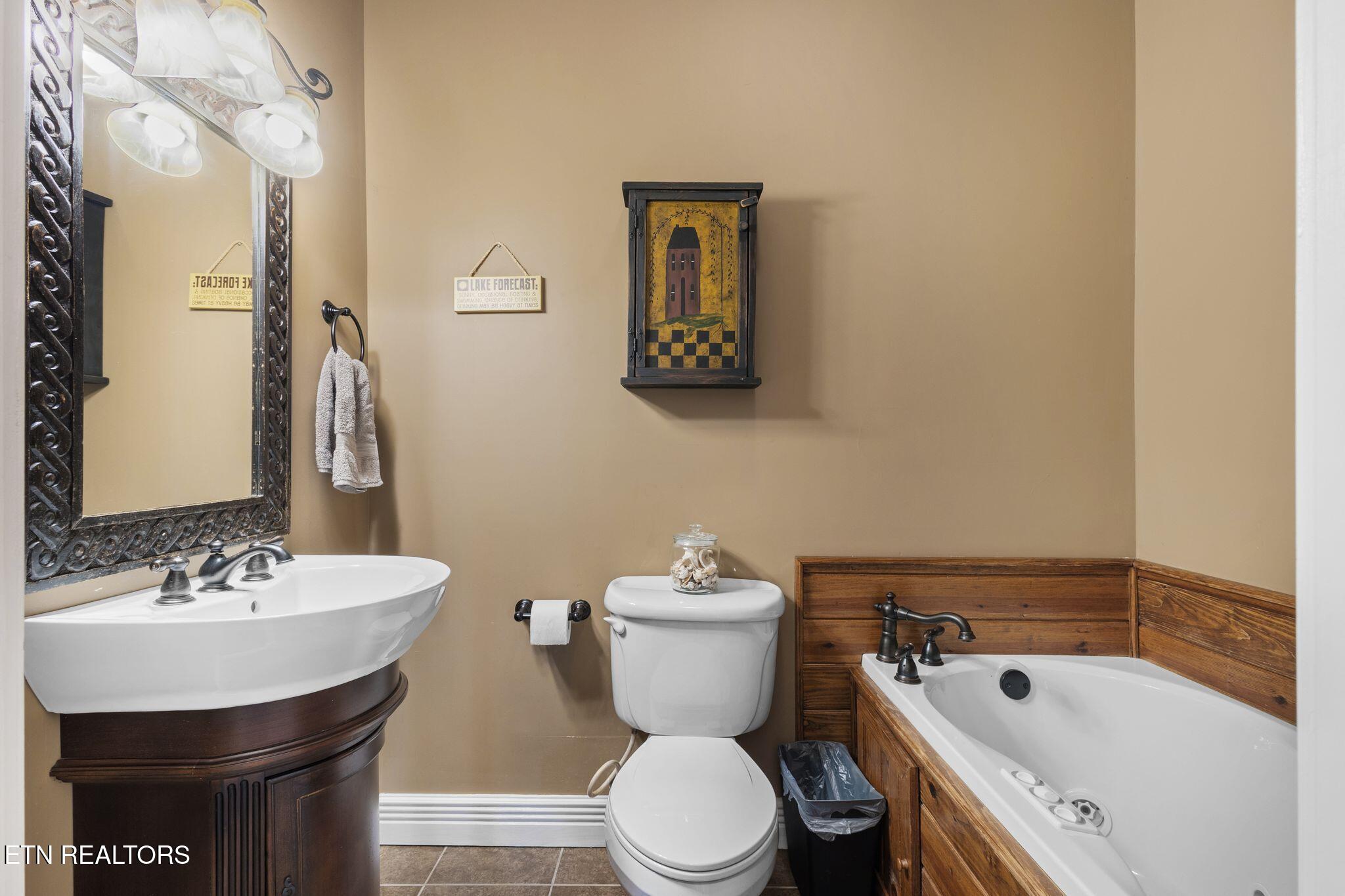 300 Hiawatha Lane Property Photo 36
