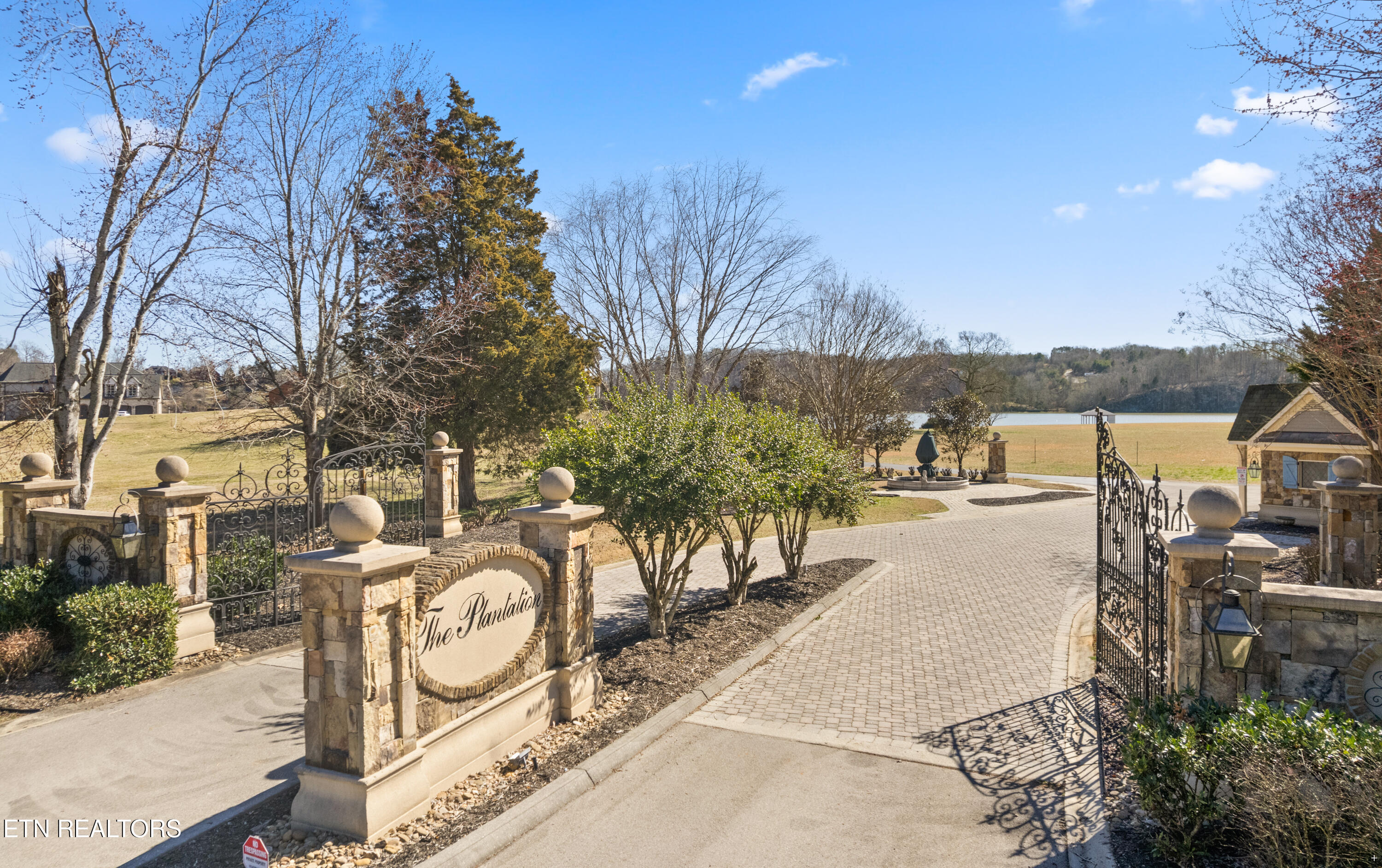 505 Plantation Way Property Photo