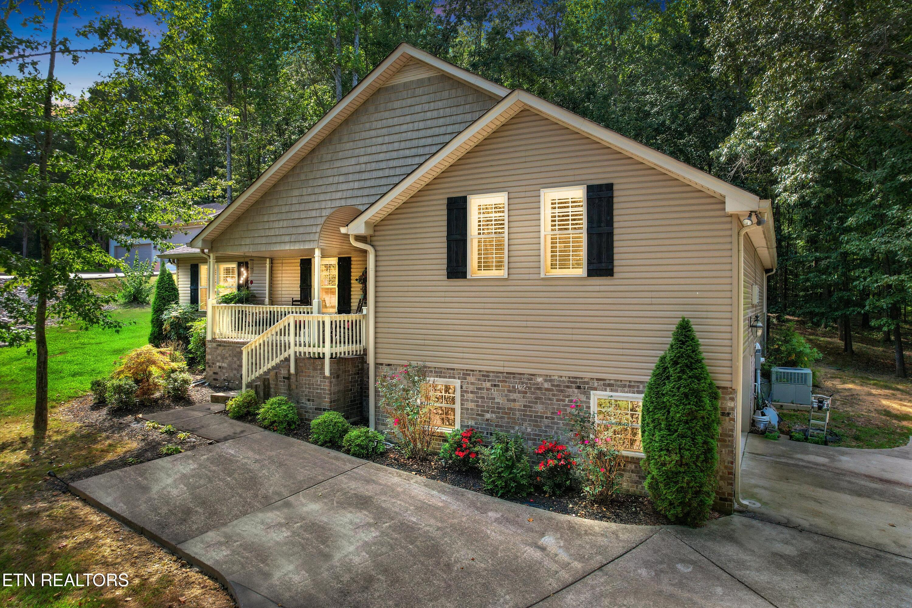 1021 Goldfinch Trail Tr Property Photo 2