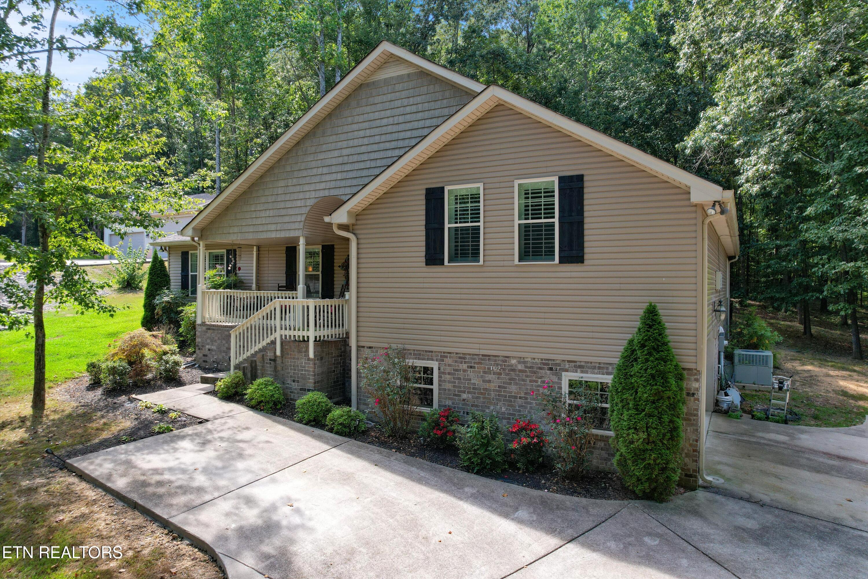 1021 Goldfinch Trail Tr Property Photo 5