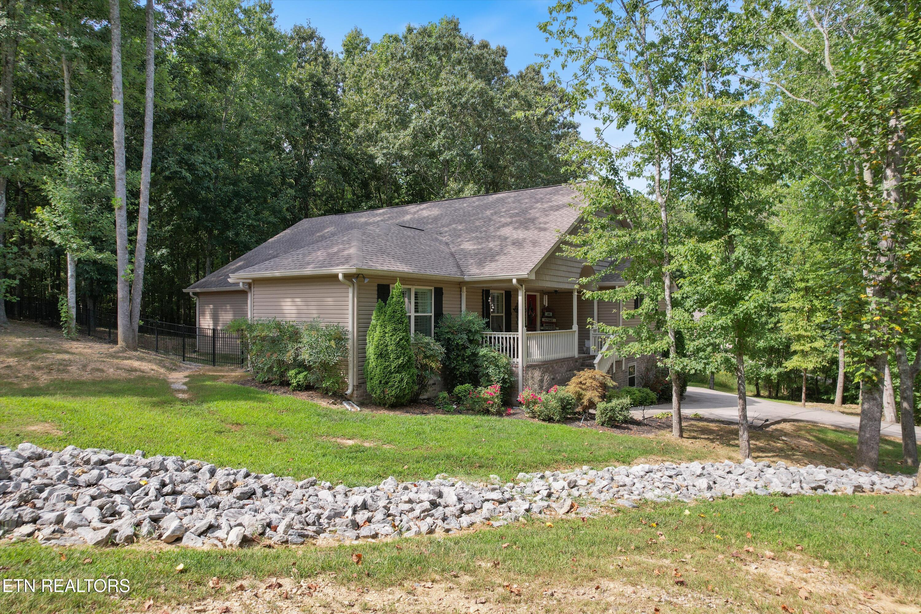 1021 Goldfinch Trail Tr Property Photo 9