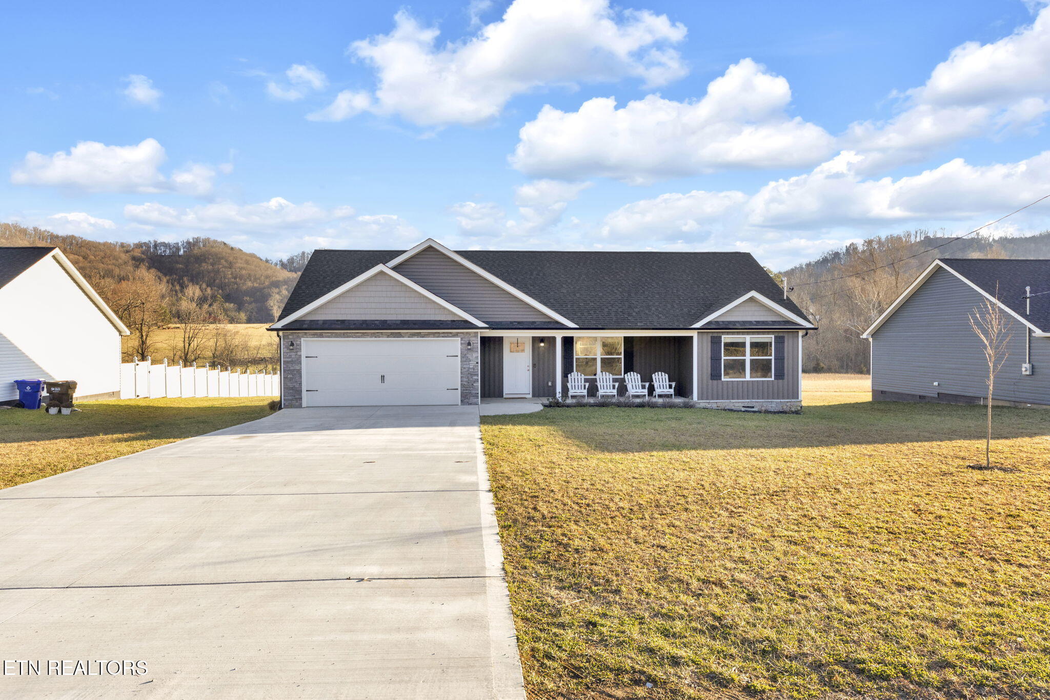302 Luttrell Rd Property Photo 1