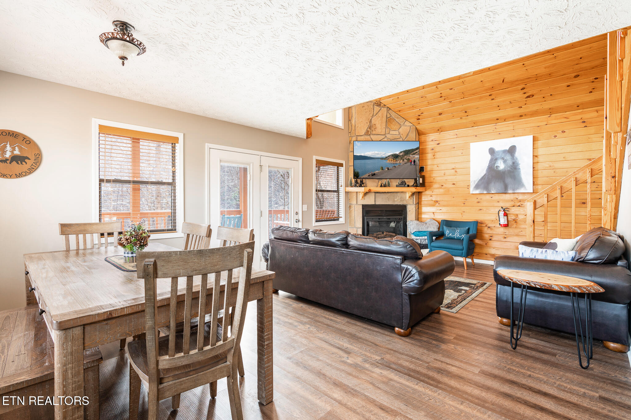 1136 Laddie Buck Lane Property Photo 3