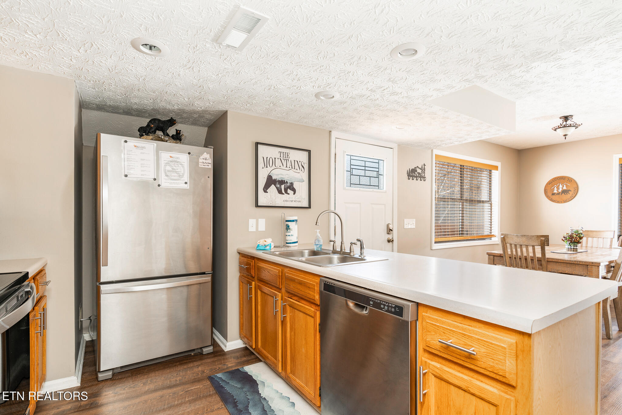 1136 Laddie Buck Lane Property Photo 6