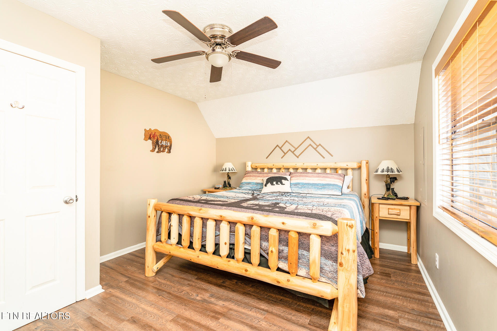 1136 Laddie Buck Lane Property Photo 8