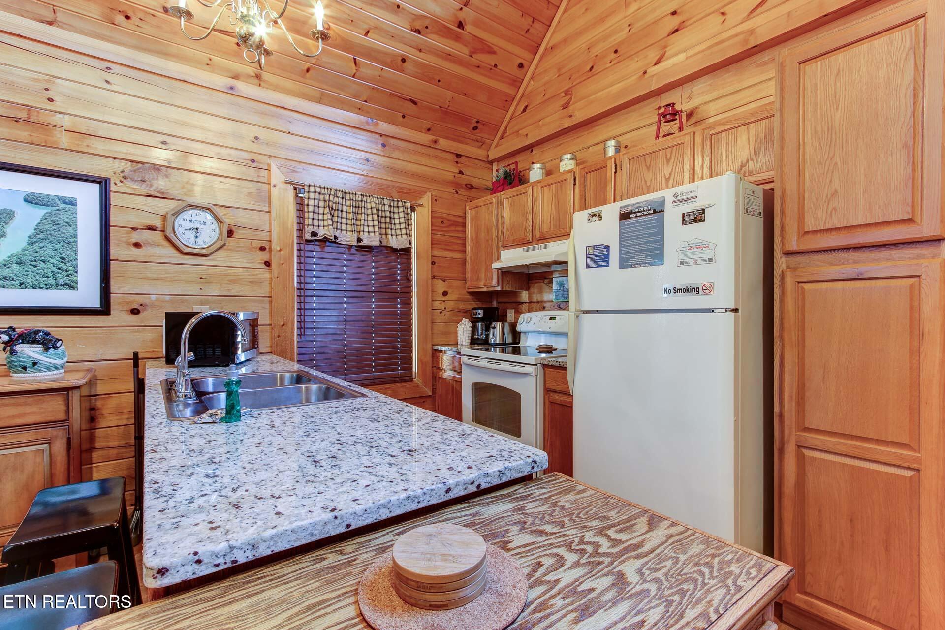 2559 Fleming Way Property Photo 6
